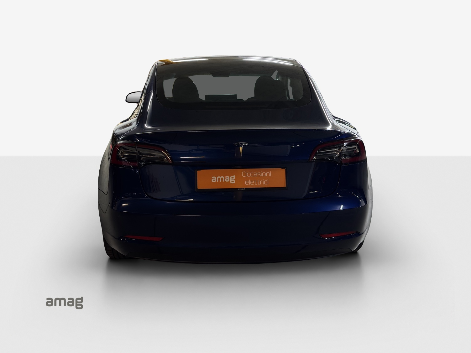 TESLA Model 3-showroom-element-3