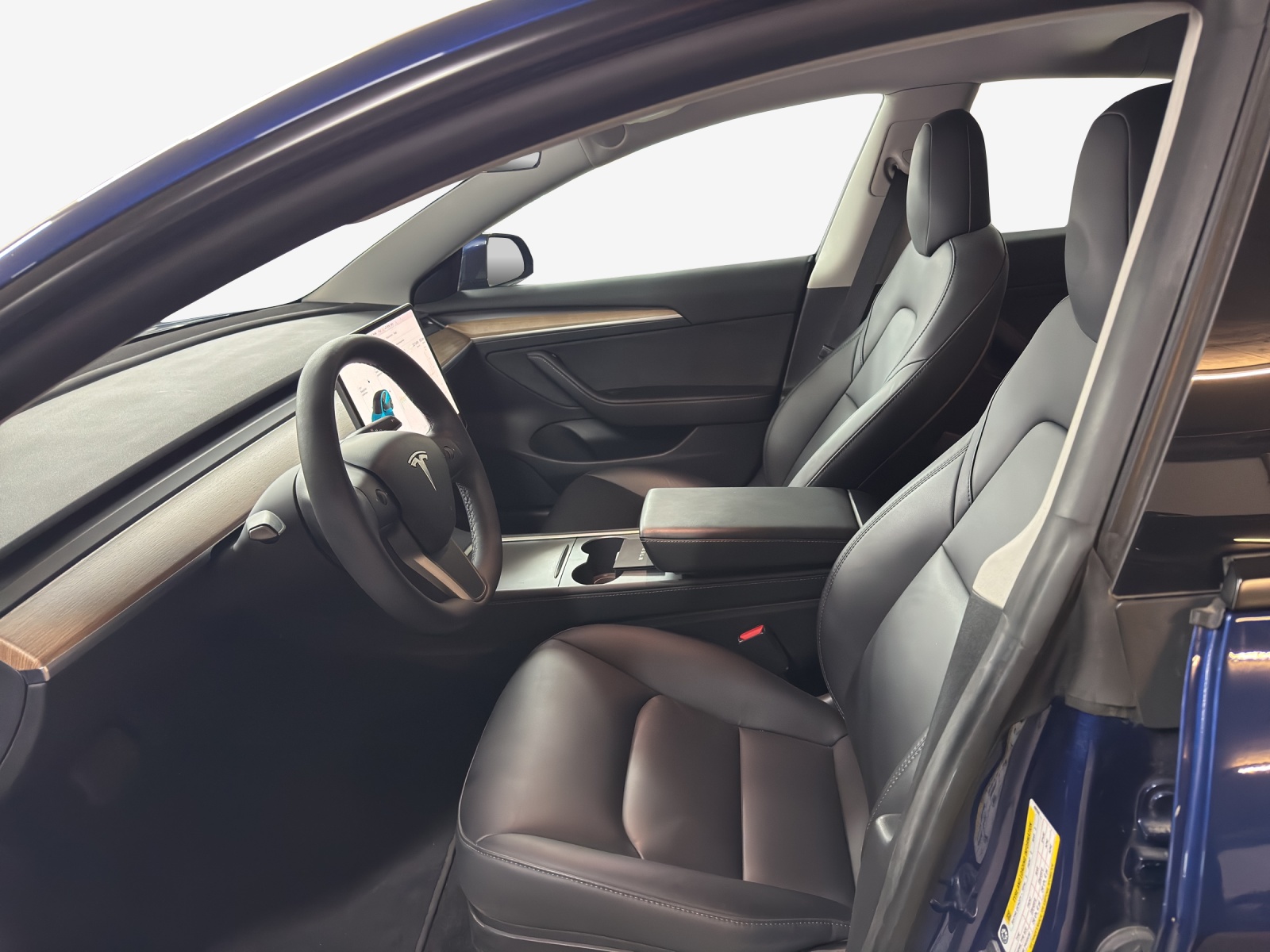 TESLA Model 3-image-7
