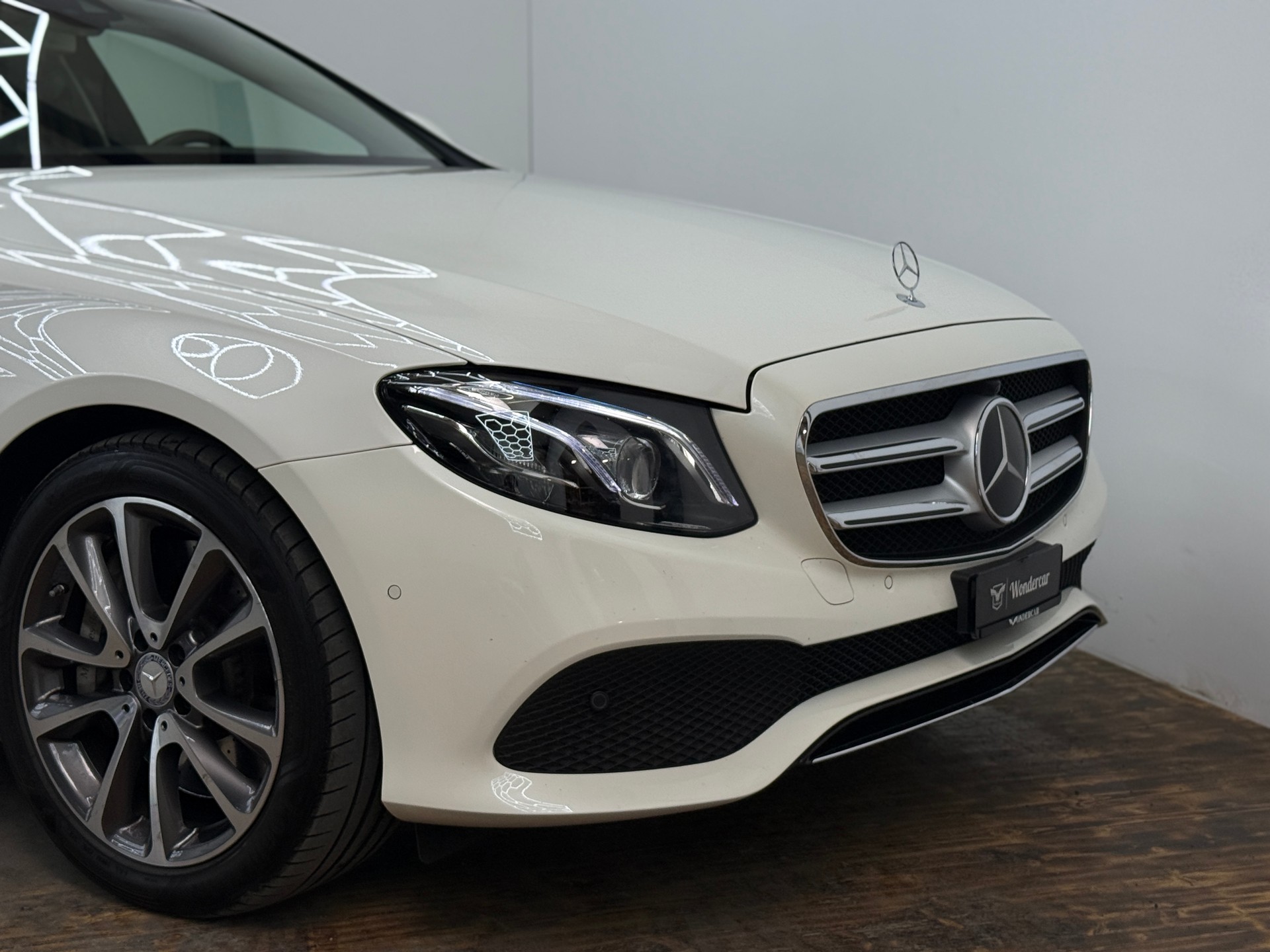 MERCEDES-BENZ E 400 Avantgarde 4Matic 9G-Tronic-showroom-element-1