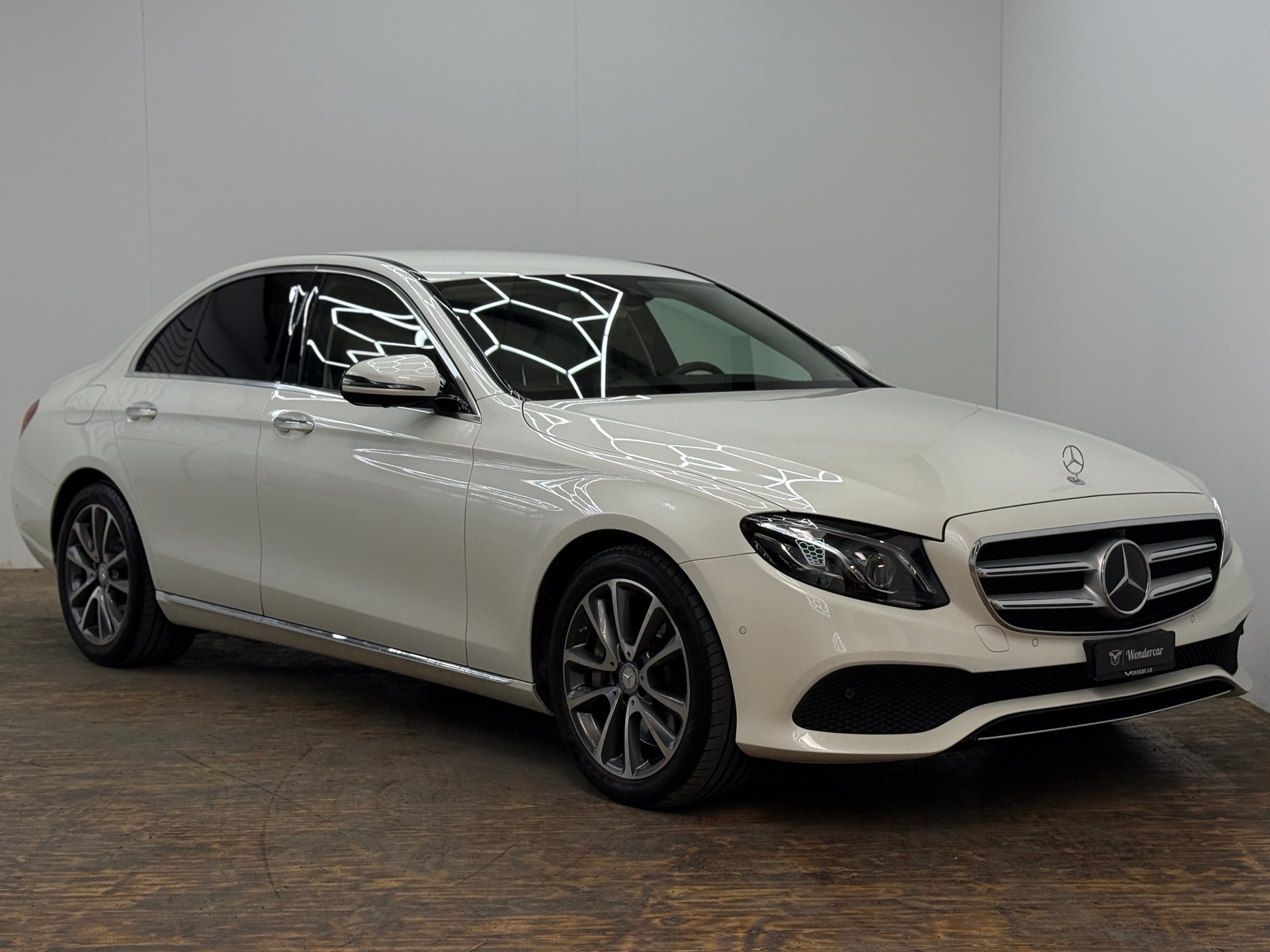 MERCEDES-BENZ E 400 Avantgarde 4Matic 9G-Tronic