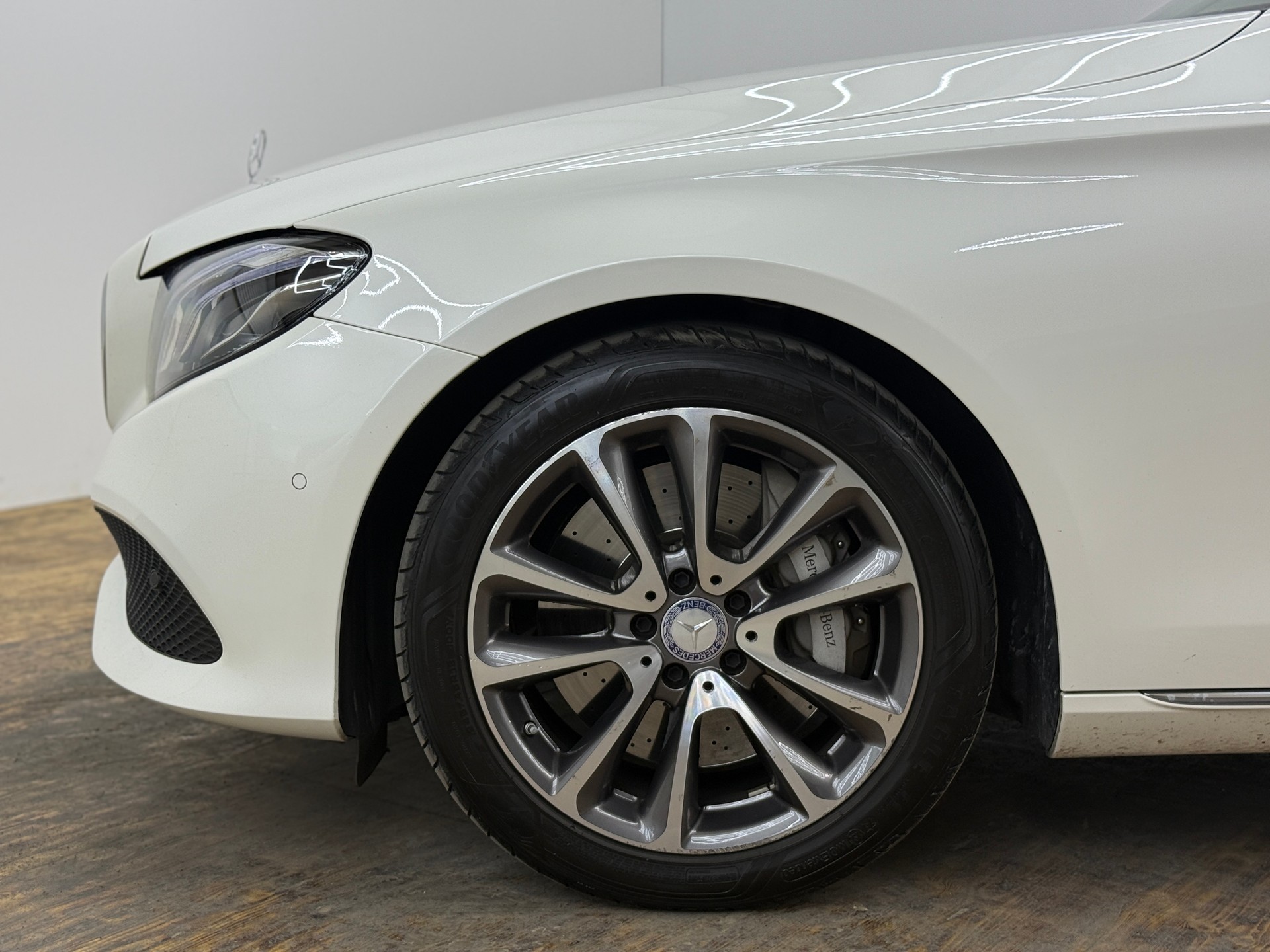 MERCEDES-BENZ E 400 Avantgarde 4Matic 9G-Tronic-image-5