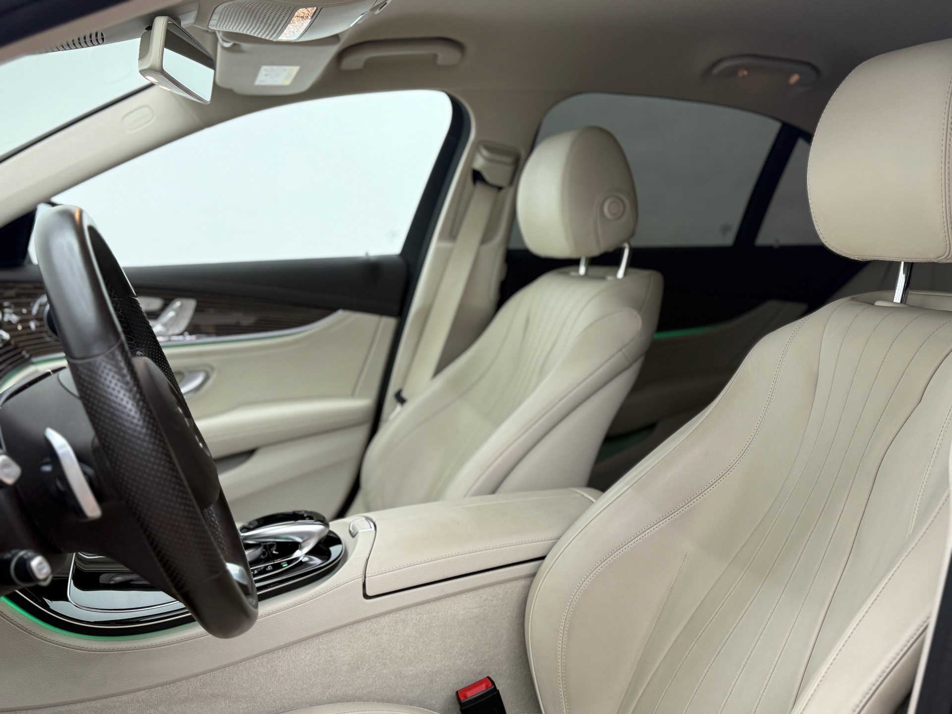 MERCEDES-BENZ E 400 Avantgarde 4Matic 9G-Tronic-image-19
