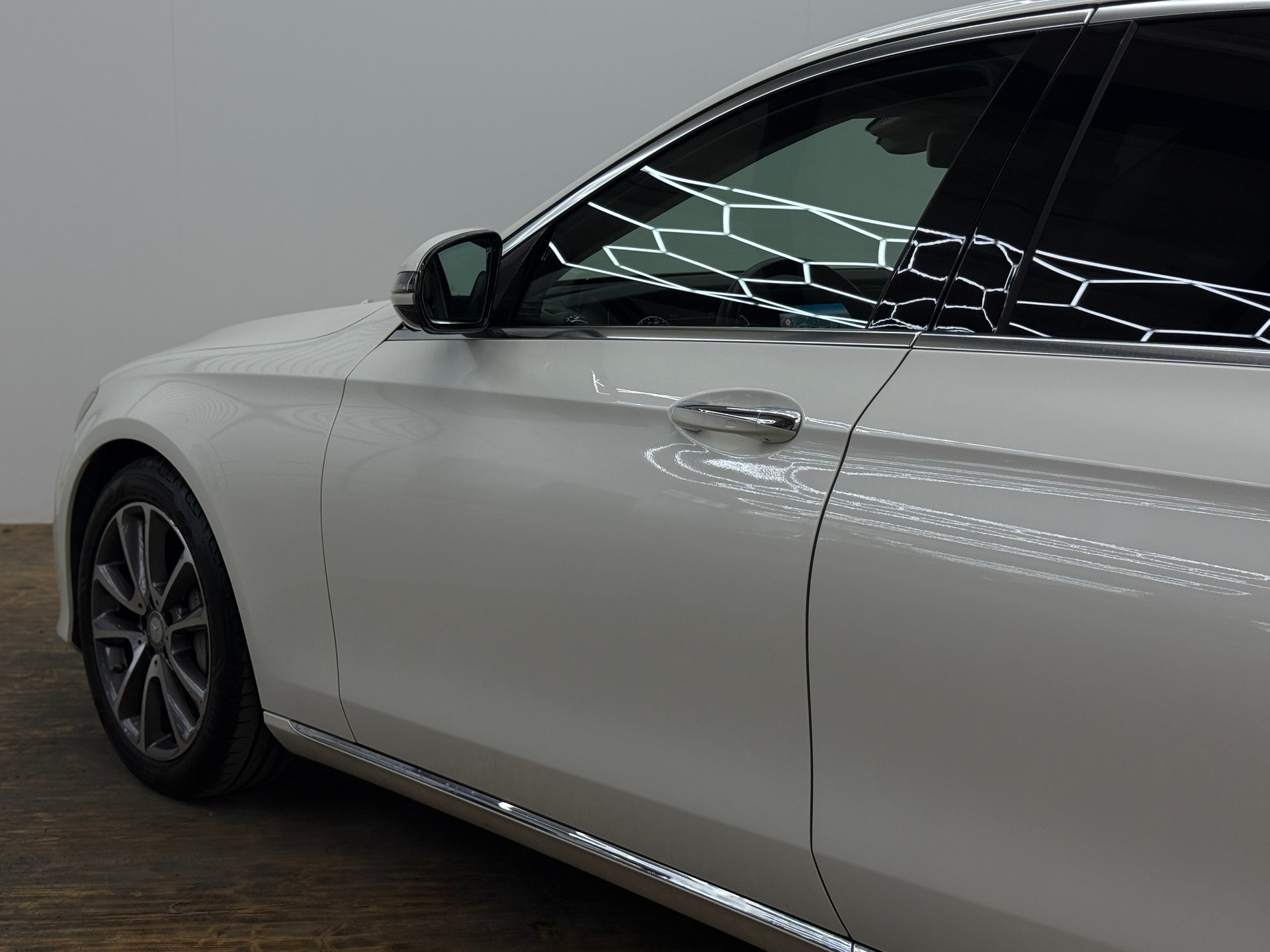 MERCEDES-BENZ E 400 Avantgarde 4Matic 9G-Tronic-image-8