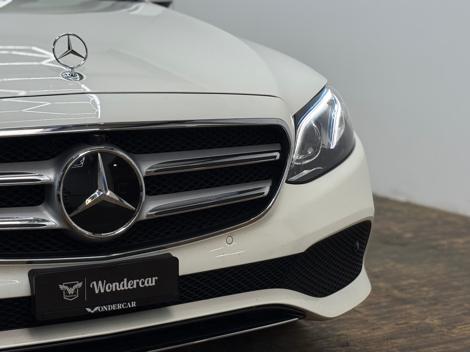 MERCEDES-BENZ E 400 Avantgarde 4Matic 9G-Tronic-showroom-element-3