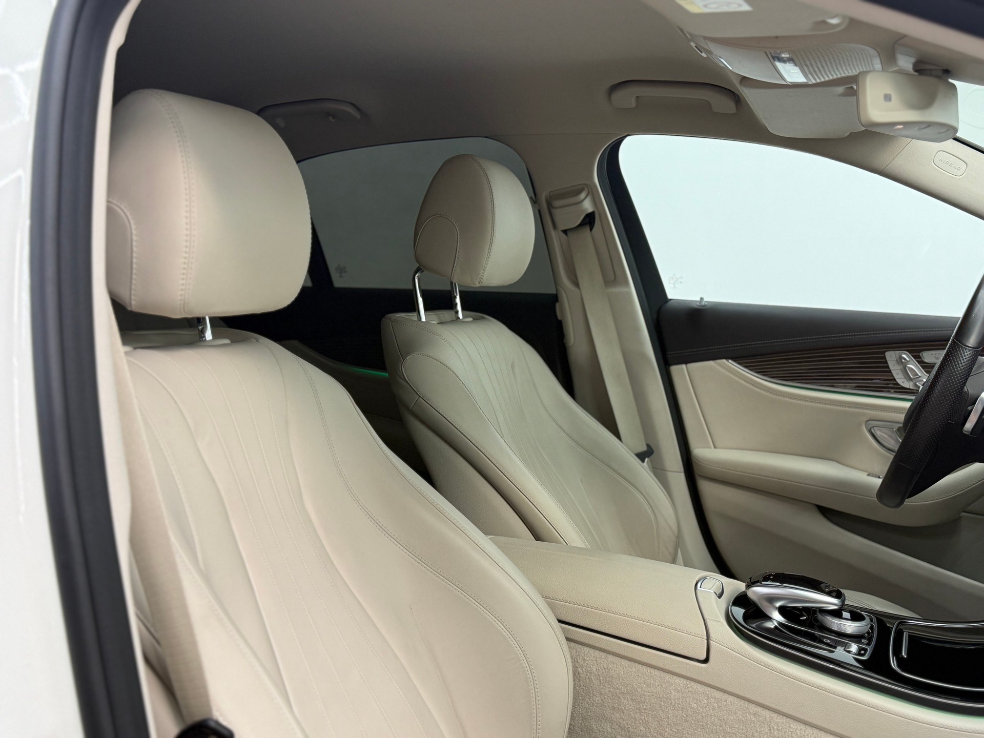 MERCEDES-BENZ E 400 Avantgarde 4Matic 9G-Tronic-image-21