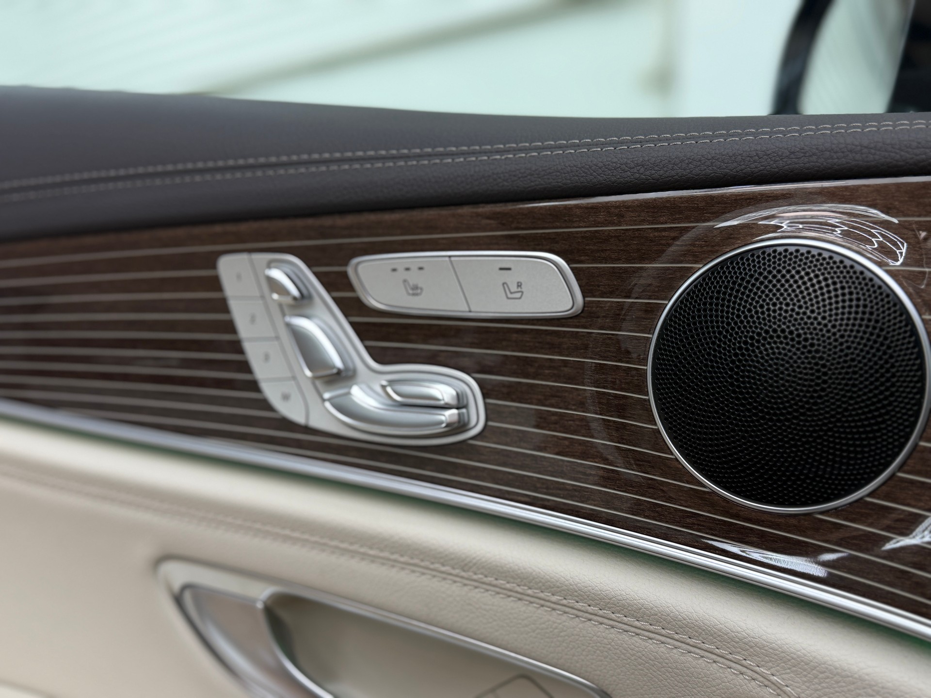 MERCEDES-BENZ E 400 Avantgarde 4Matic 9G-Tronic-image-30