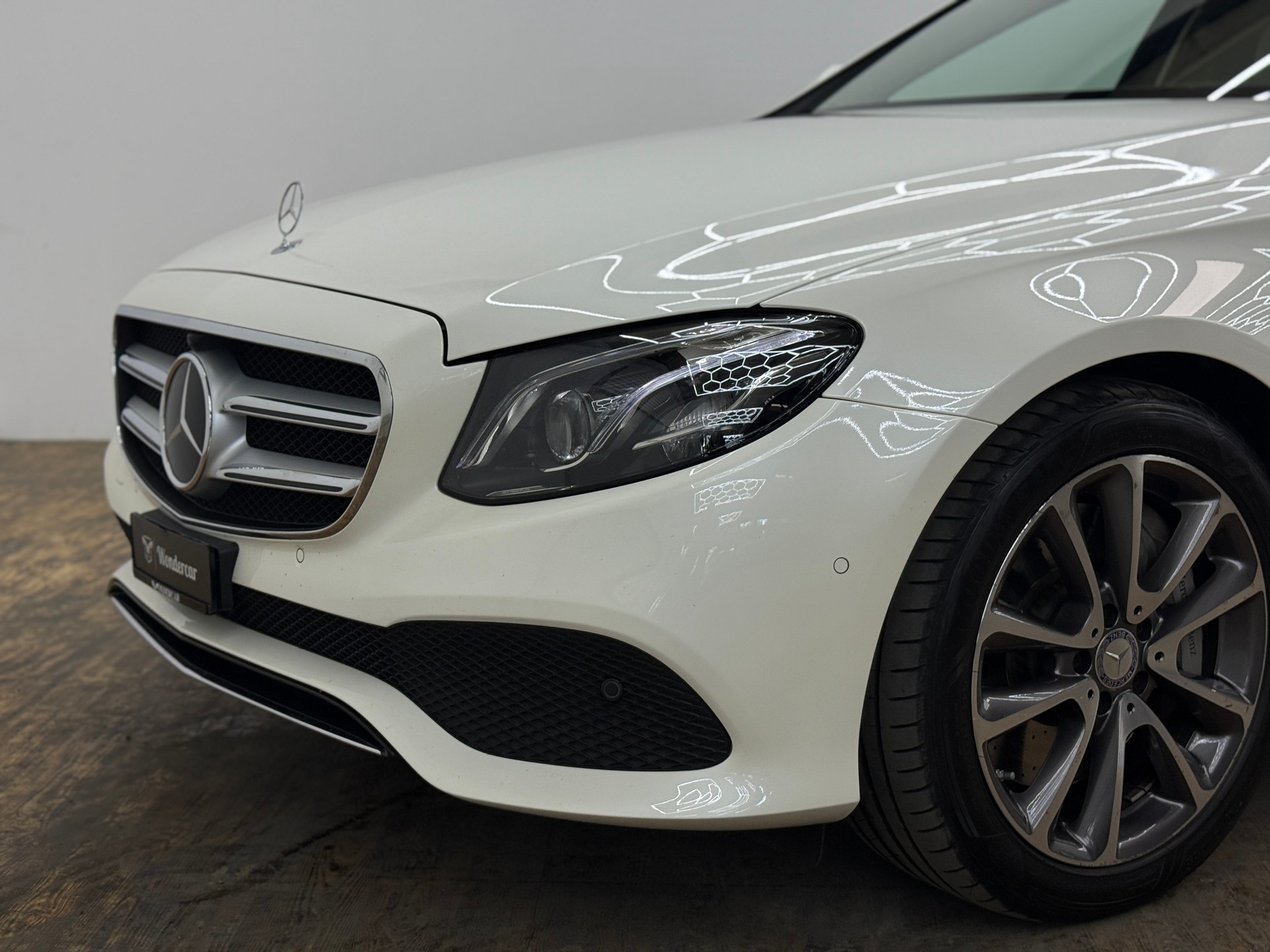 MERCEDES-BENZ E 400 Avantgarde 4Matic 9G-Tronic-image-4