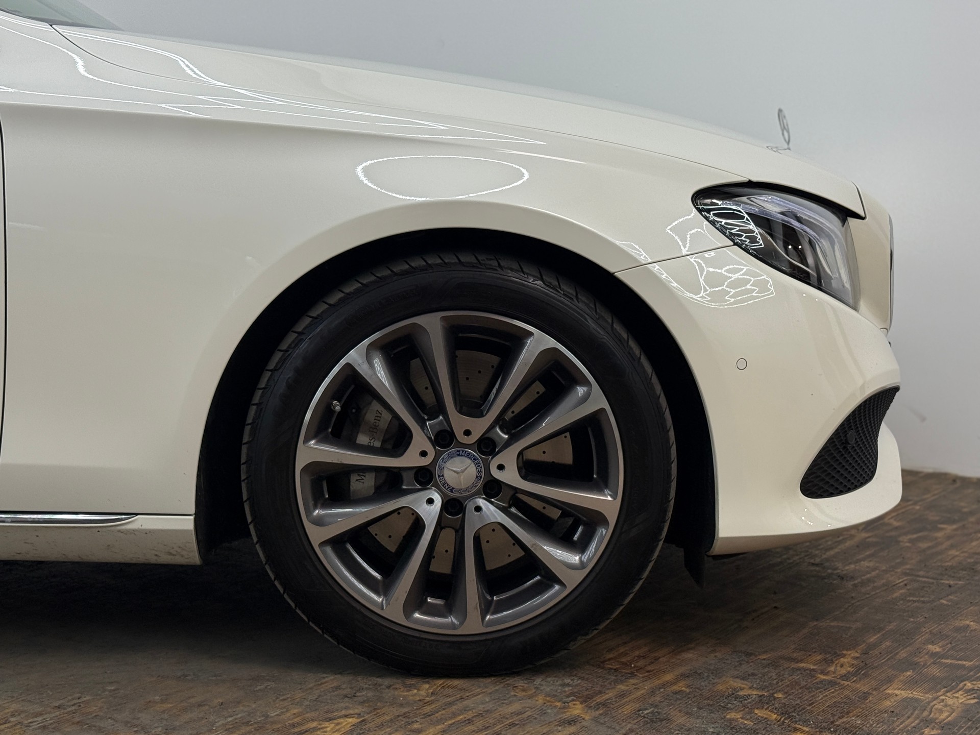 MERCEDES-BENZ E 400 Avantgarde 4Matic 9G-Tronic-image-17