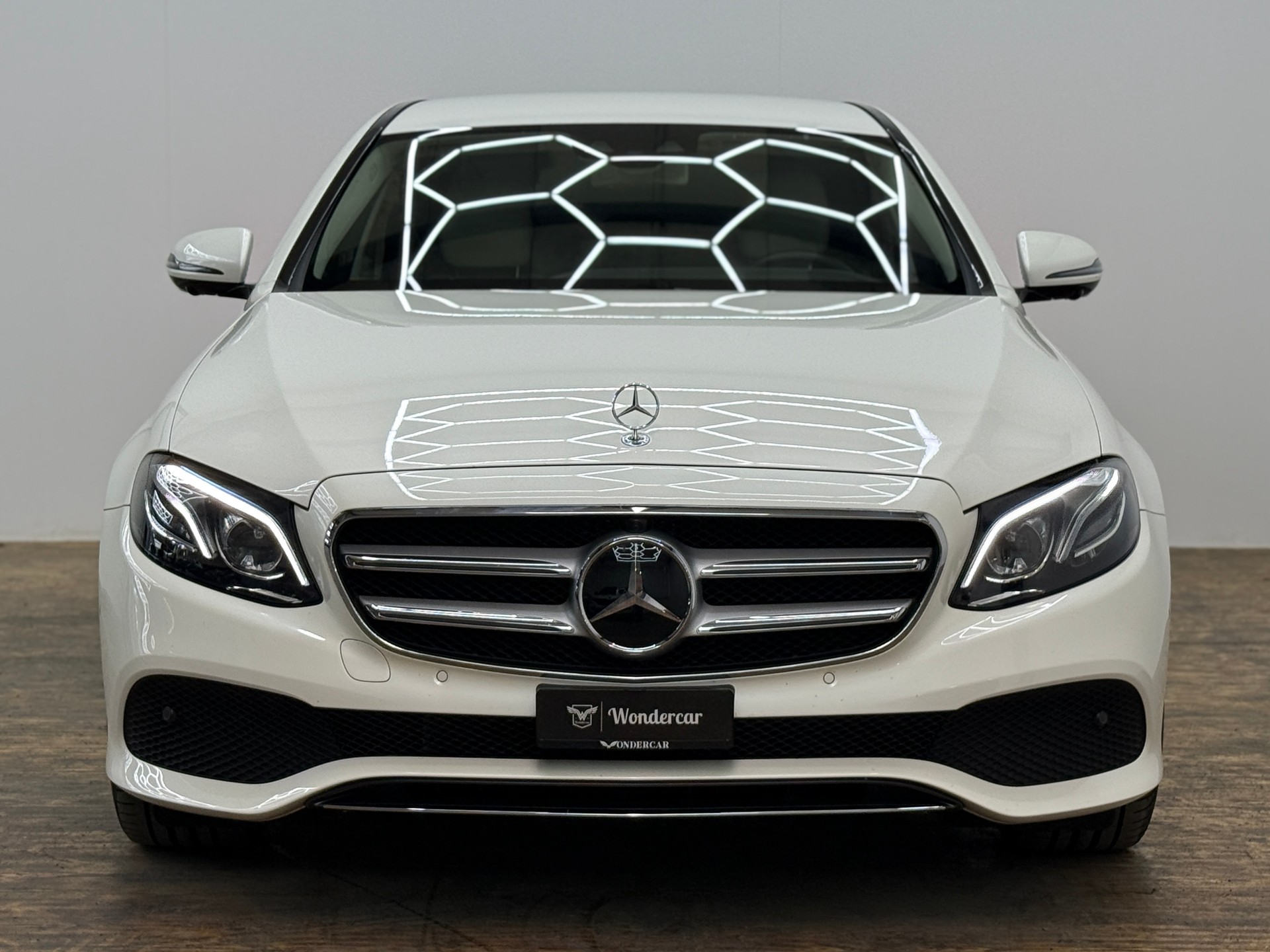 MERCEDES-BENZ E 400 Avantgarde 4Matic 9G-Tronic-showroom-element-2