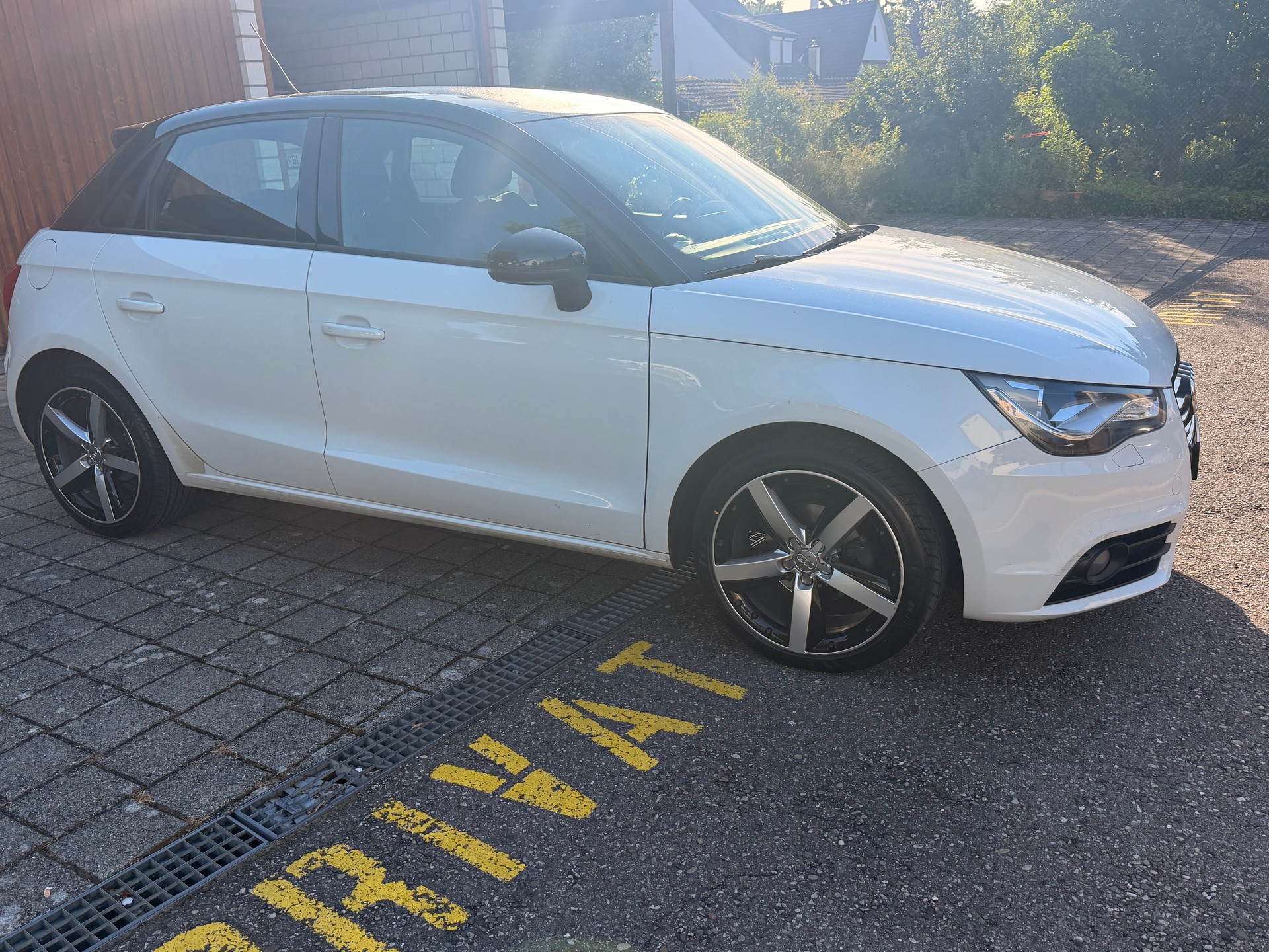 AUDI A1 Sportback 1.6 TDI Attraction-showroom-element-1