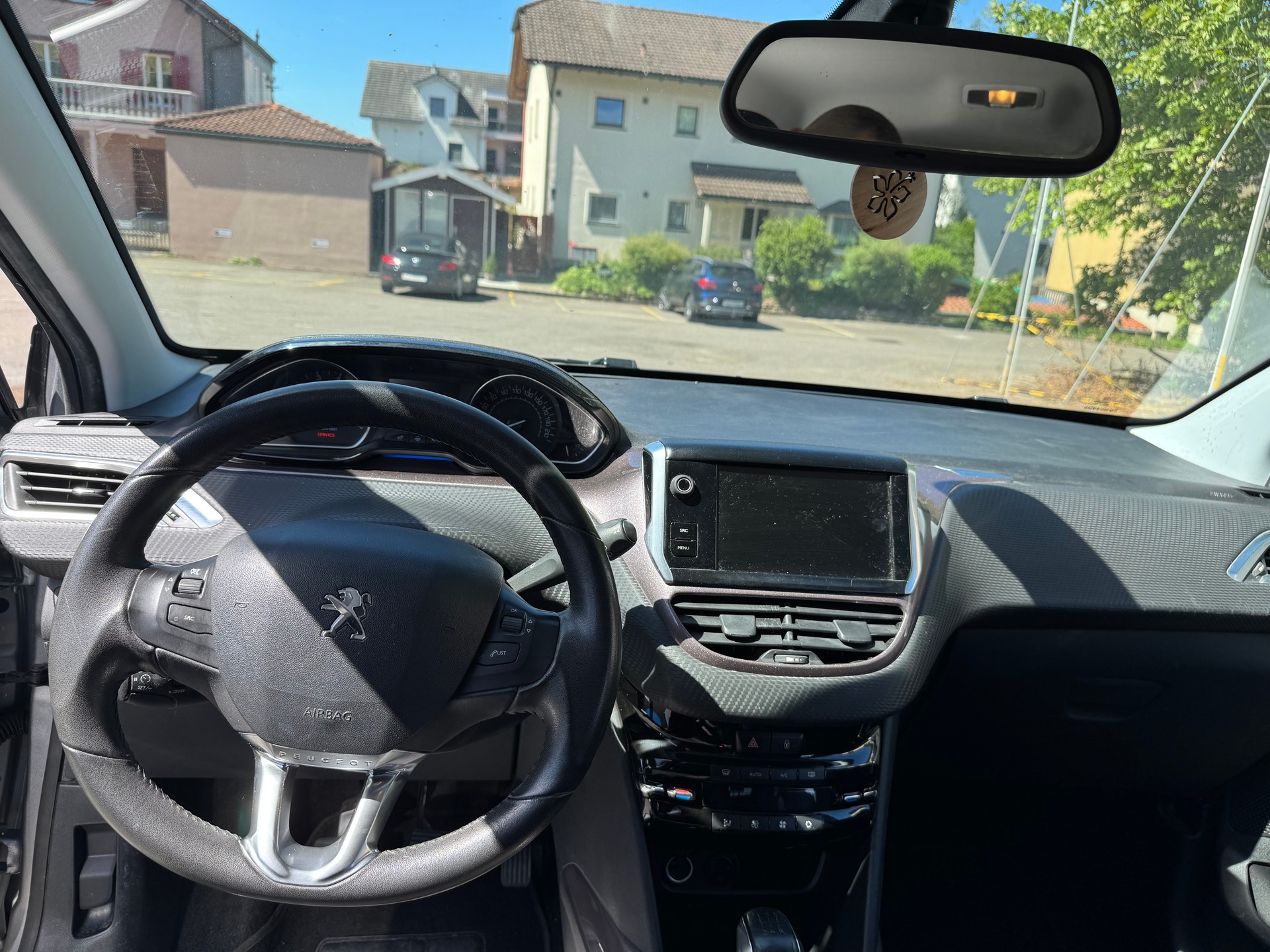 PEUGEOT 2008 1.2 VTI Style-image-5