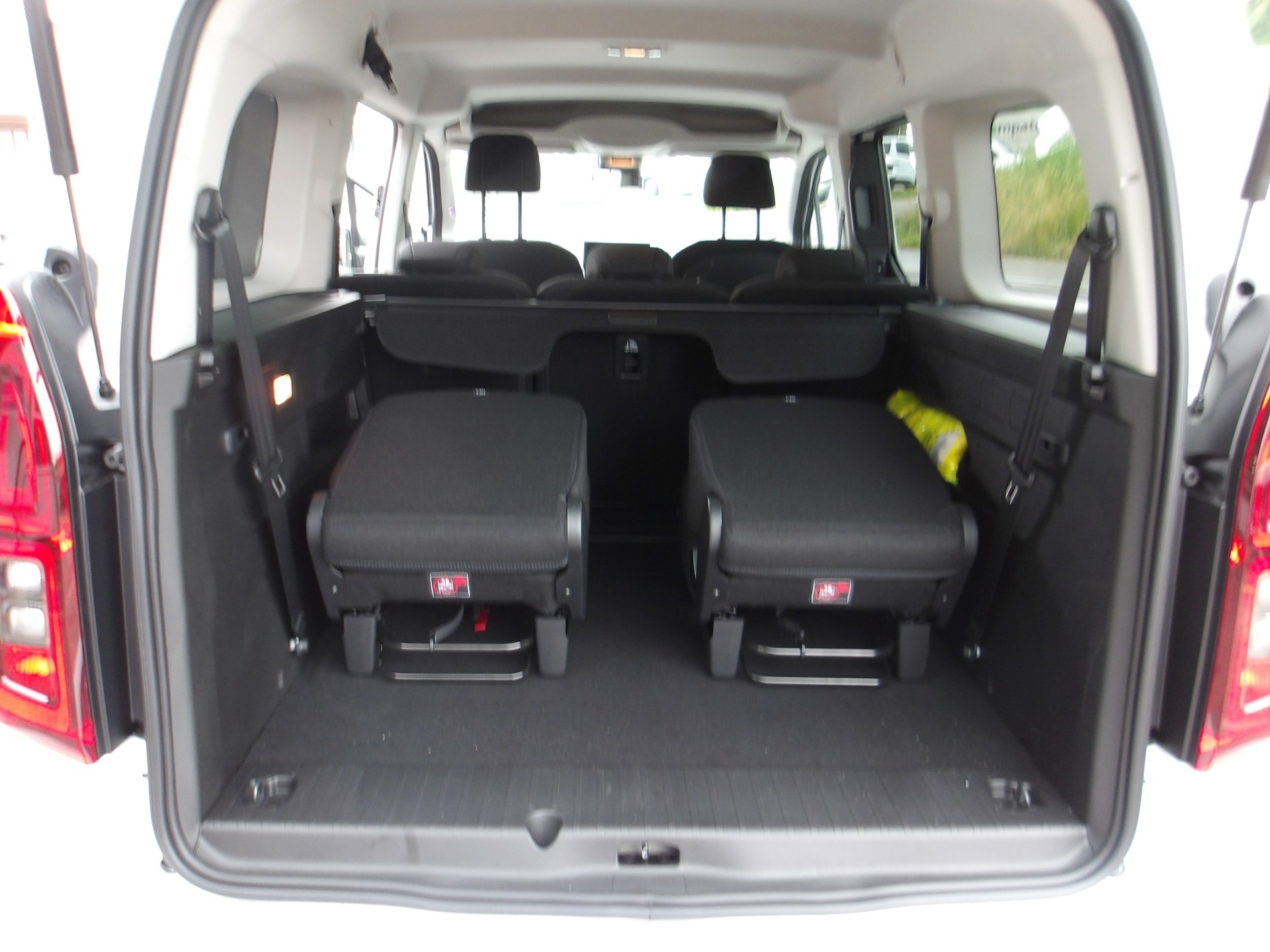 FIAT Qubo L 1.5 TD La Prima 130 PS 7 Plätze-image-13