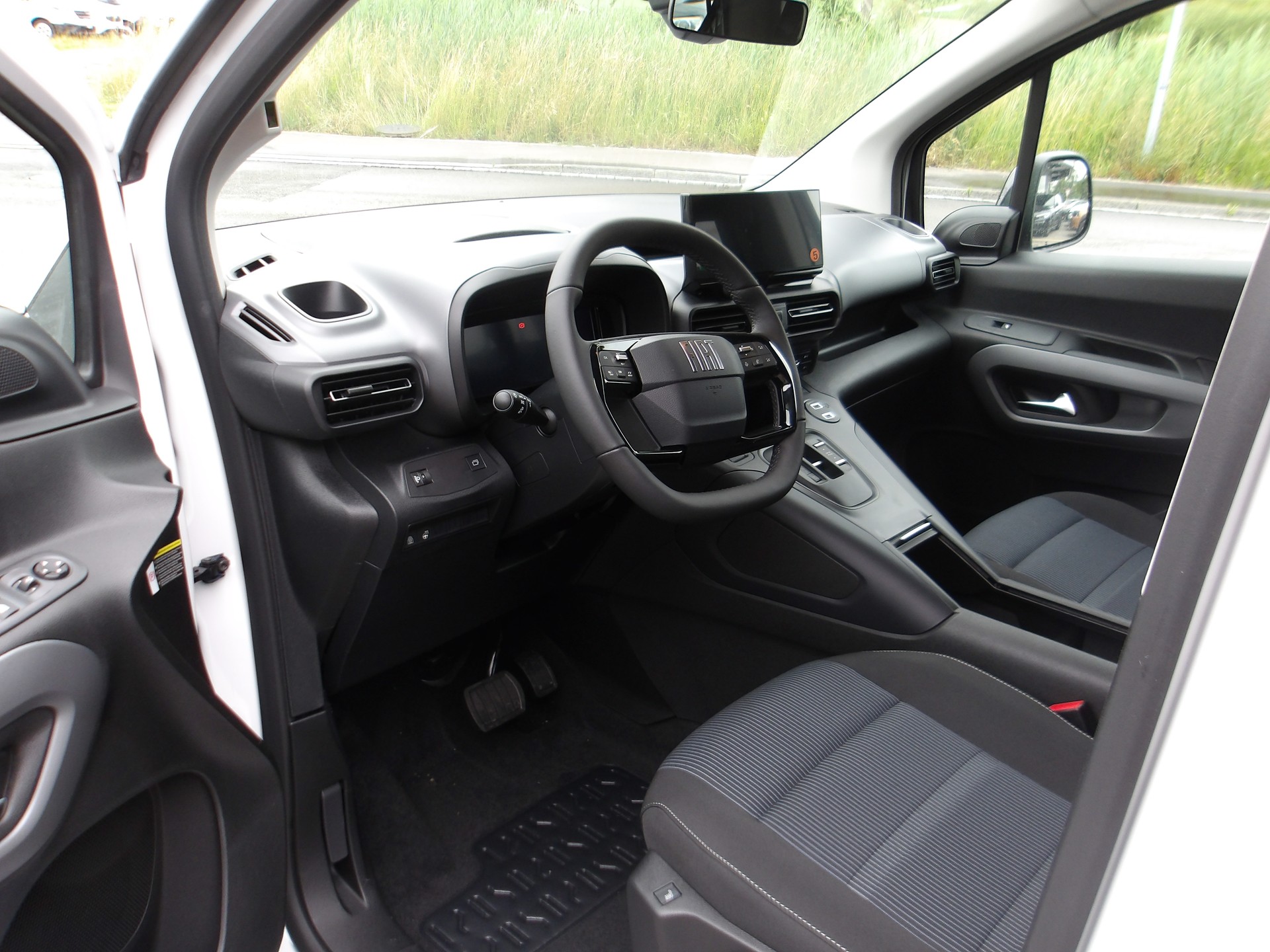 FIAT Qubo L 1.5 TD La Prima 130 PS 7 Plätze-image-9