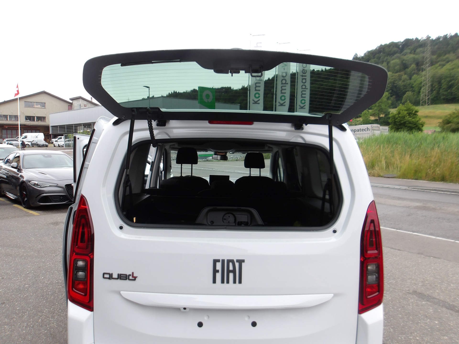 FIAT Qubo L 1.5 TD La Prima 130 PS 7 Plätze-image-14