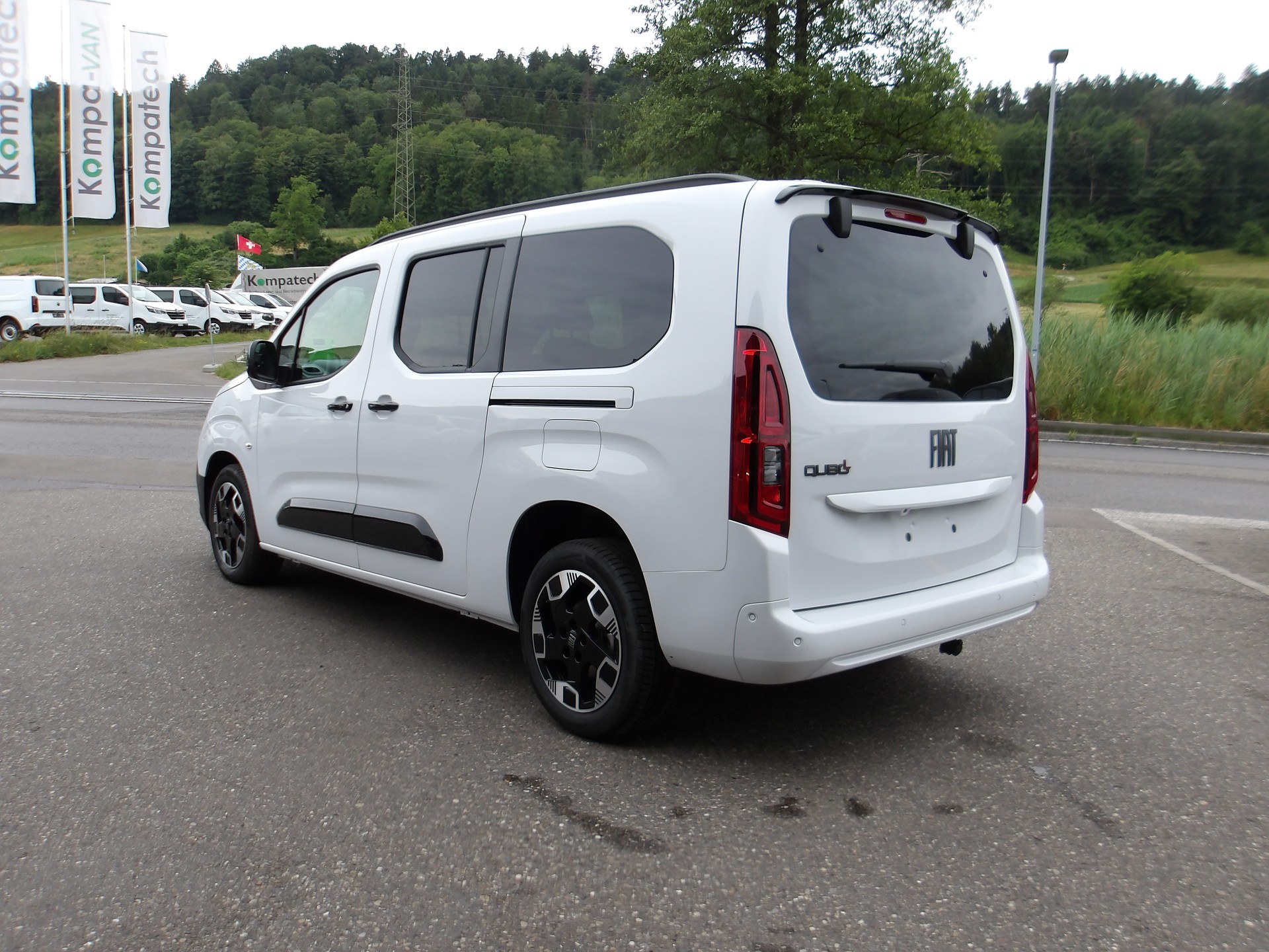 FIAT Qubo L 1.5 TD La Prima 130 PS 7 Plätze-image-2