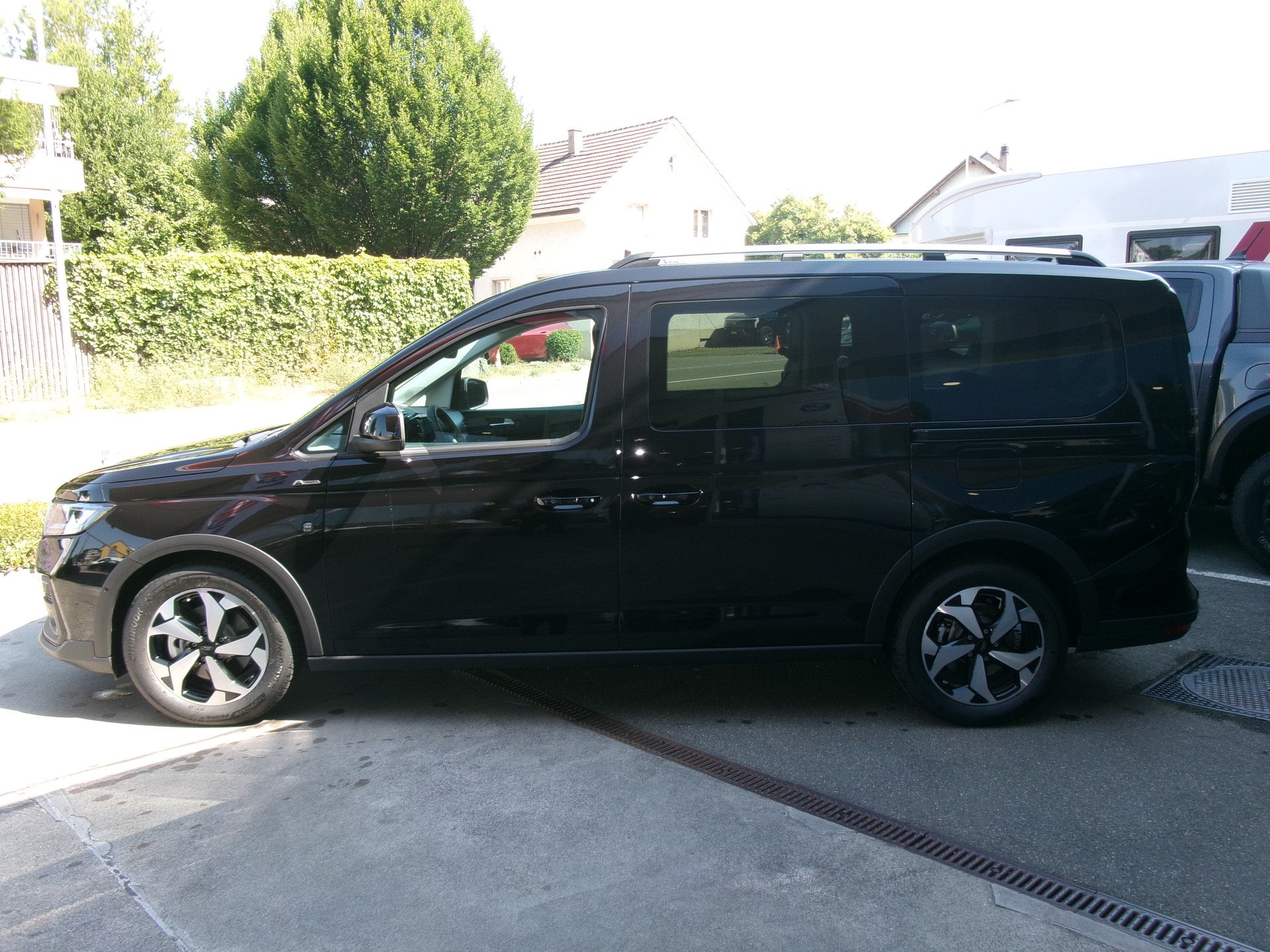 FORD Grand Tourneo Connect 2.0 EcoBlue Active Automat-showroom-element-1