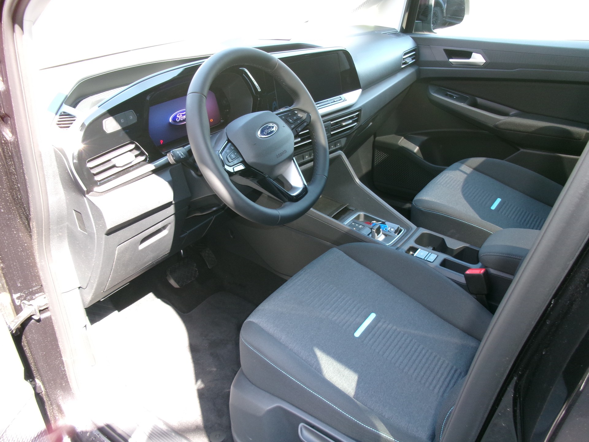 FORD Grand Tourneo Connect 2.0 EcoBlue Active Automat-image-6