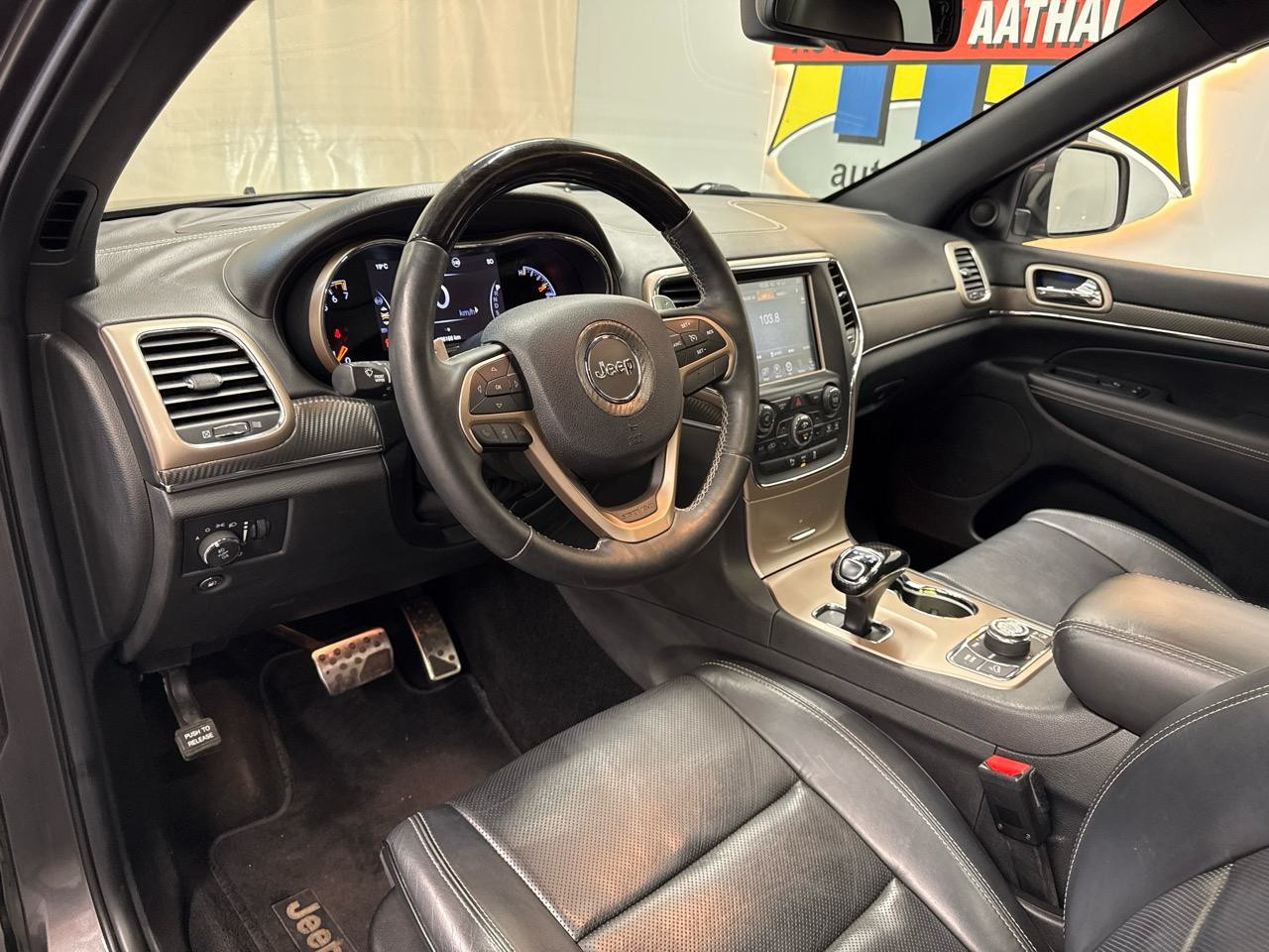 JEEP Grand Cherokee 3.6 V6 Overland Automatic-showroom-element-2