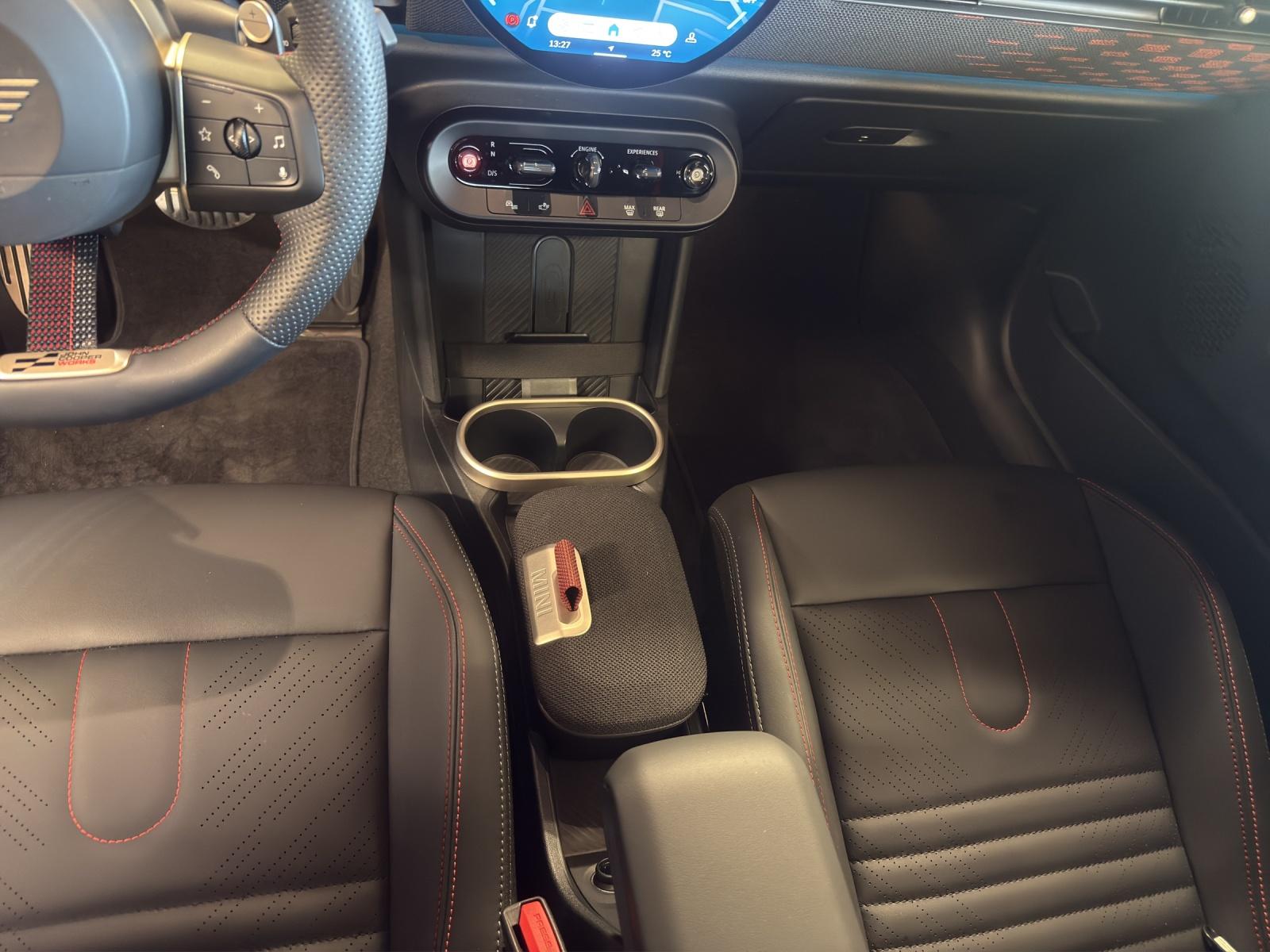 MINI Cabrio F67 2.0i John Cooper Works-image-19