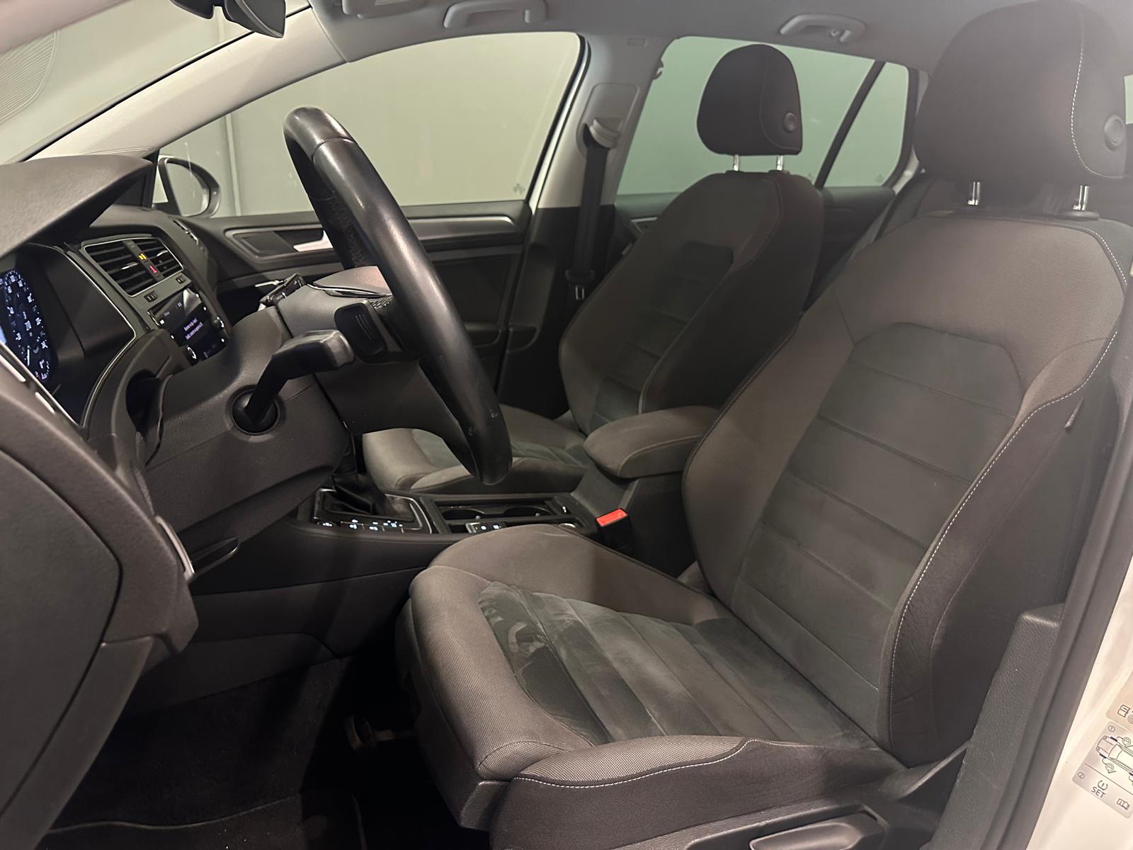 VW Golf 1.5 TSI R-LINE Edition 45 DSG-image-9