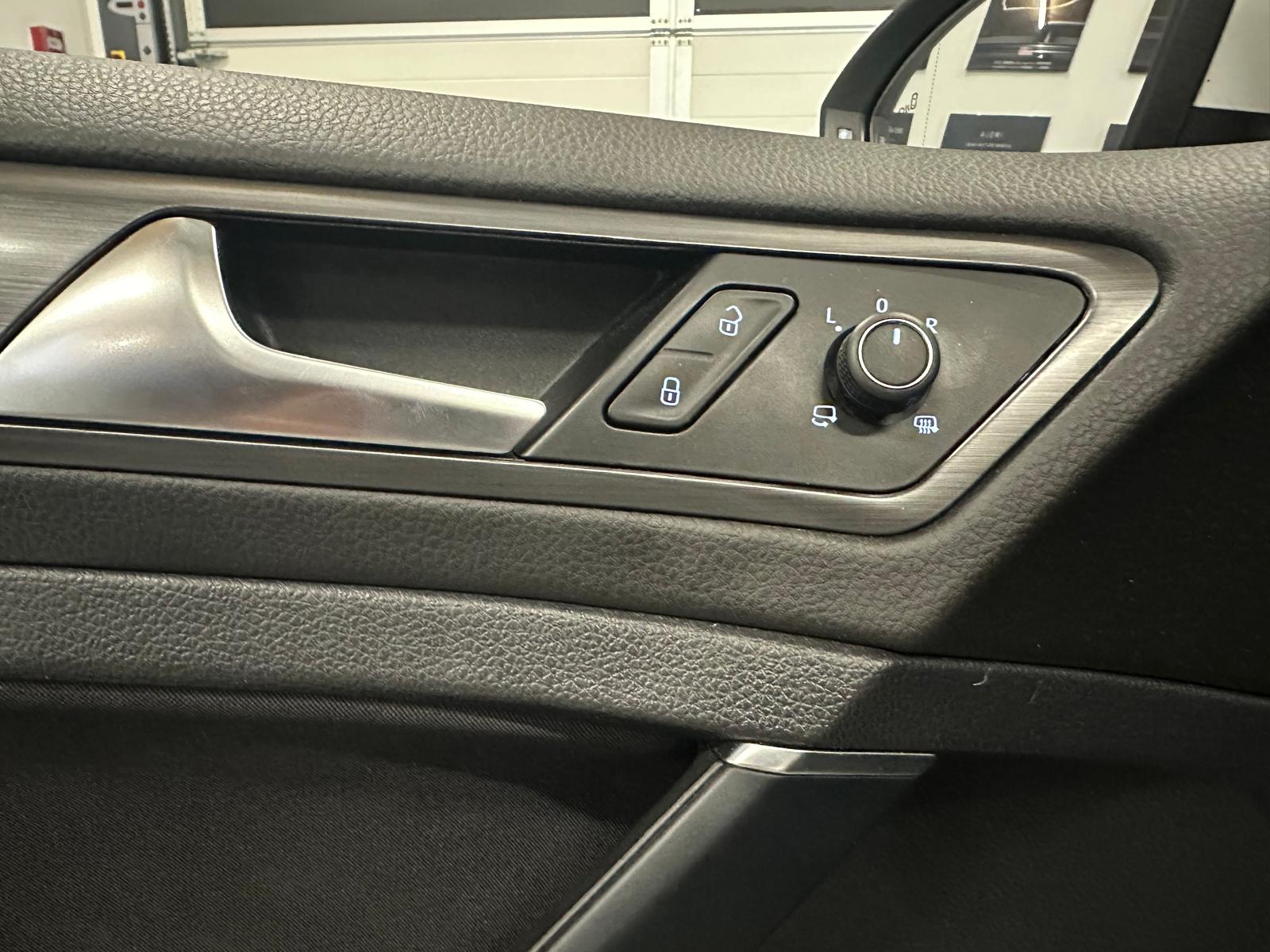 VW Golf 1.5 TSI R-LINE Edition 45 DSG-image-25