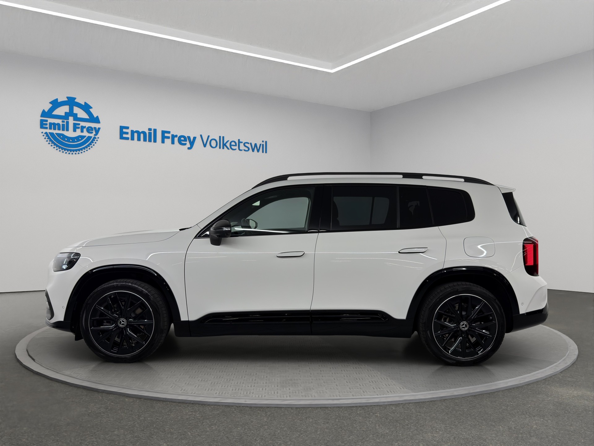 MERCEDES-BENZ GLB 220 4matic-showroom-element-1