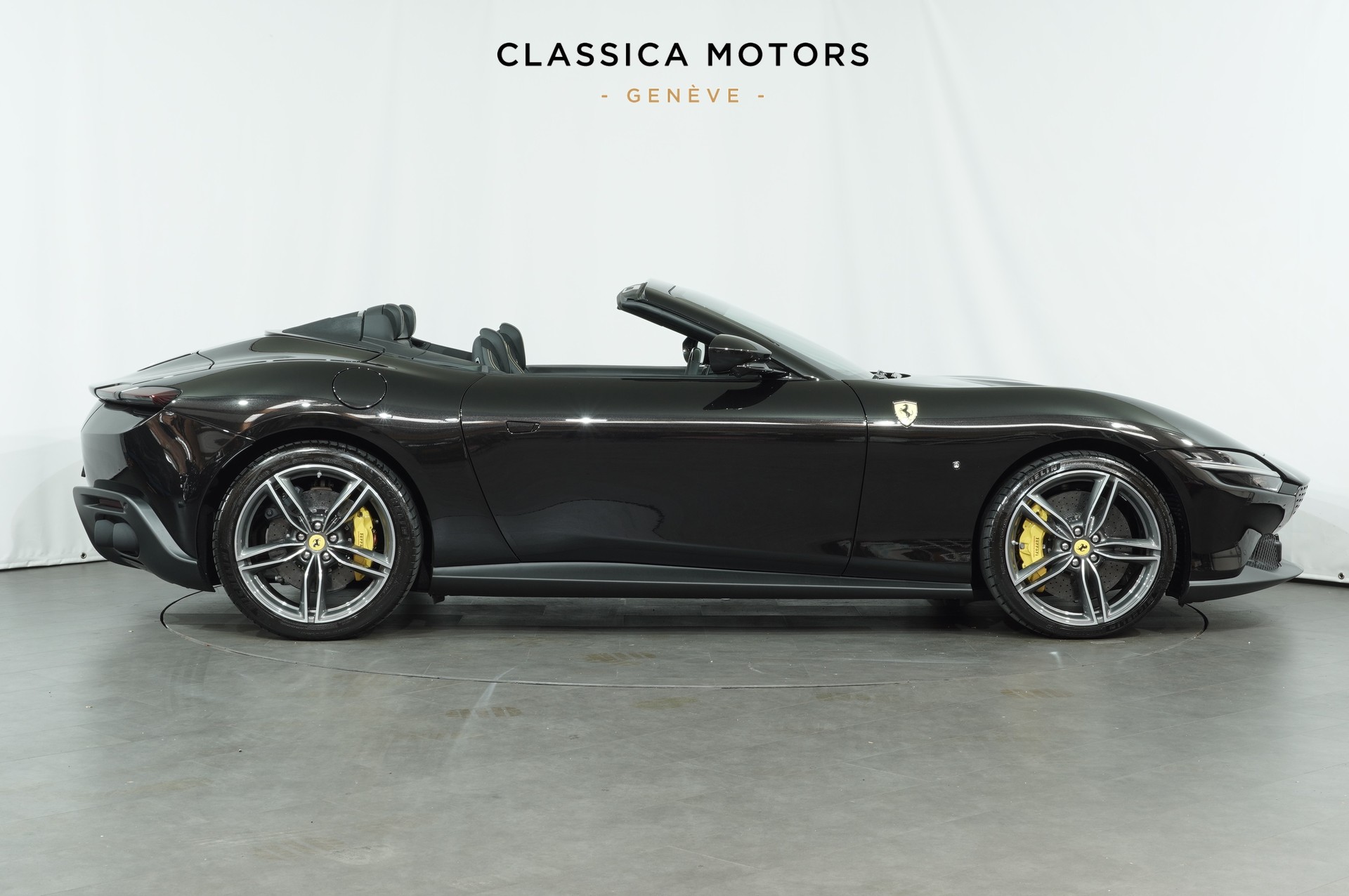 FERRARI Roma 3.9 V8 T Spider-showroom-element-2