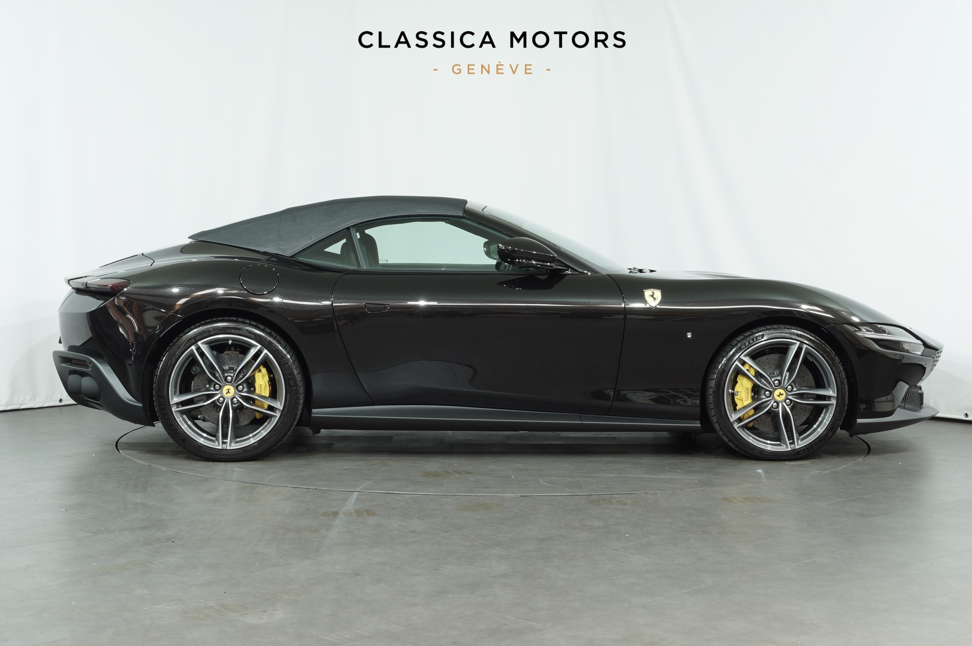 FERRARI Roma 3.9 V8 T Spider-showroom-element-3
