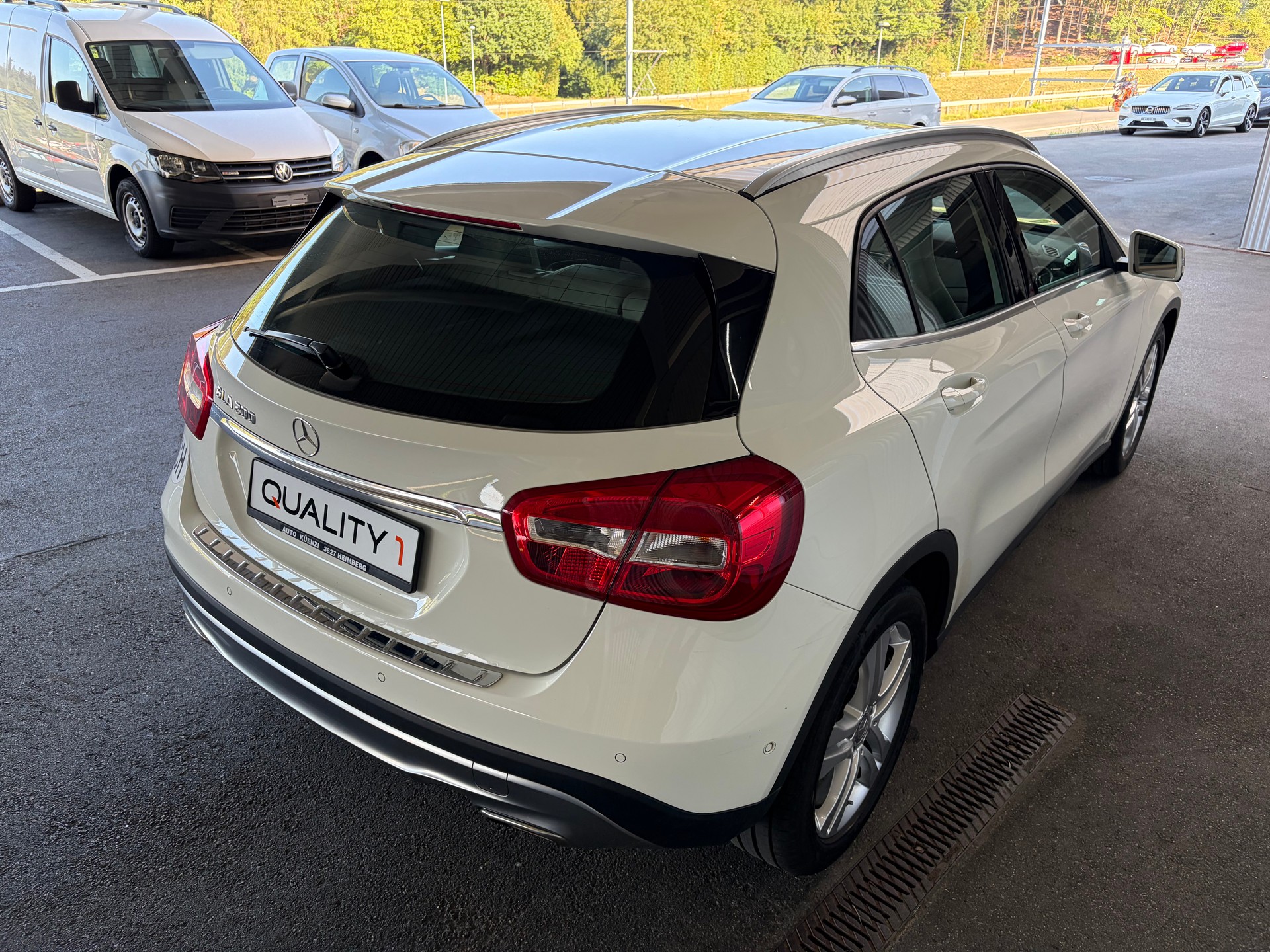 MERCEDES-BENZ GLA 200 Style-showroom-element-3