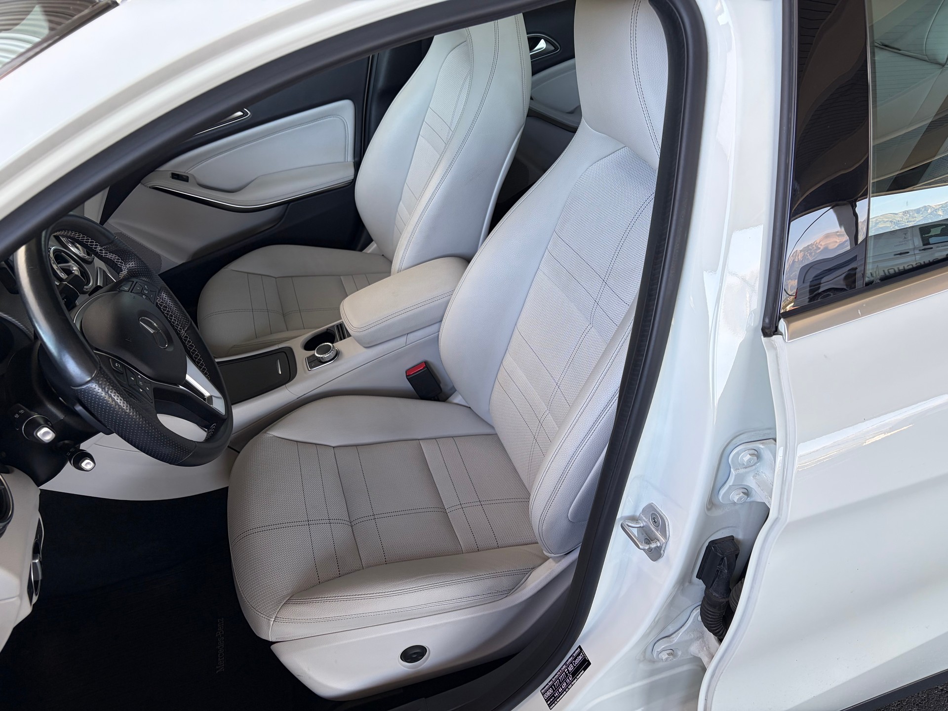 MERCEDES-BENZ GLA 200 Style-image-7
