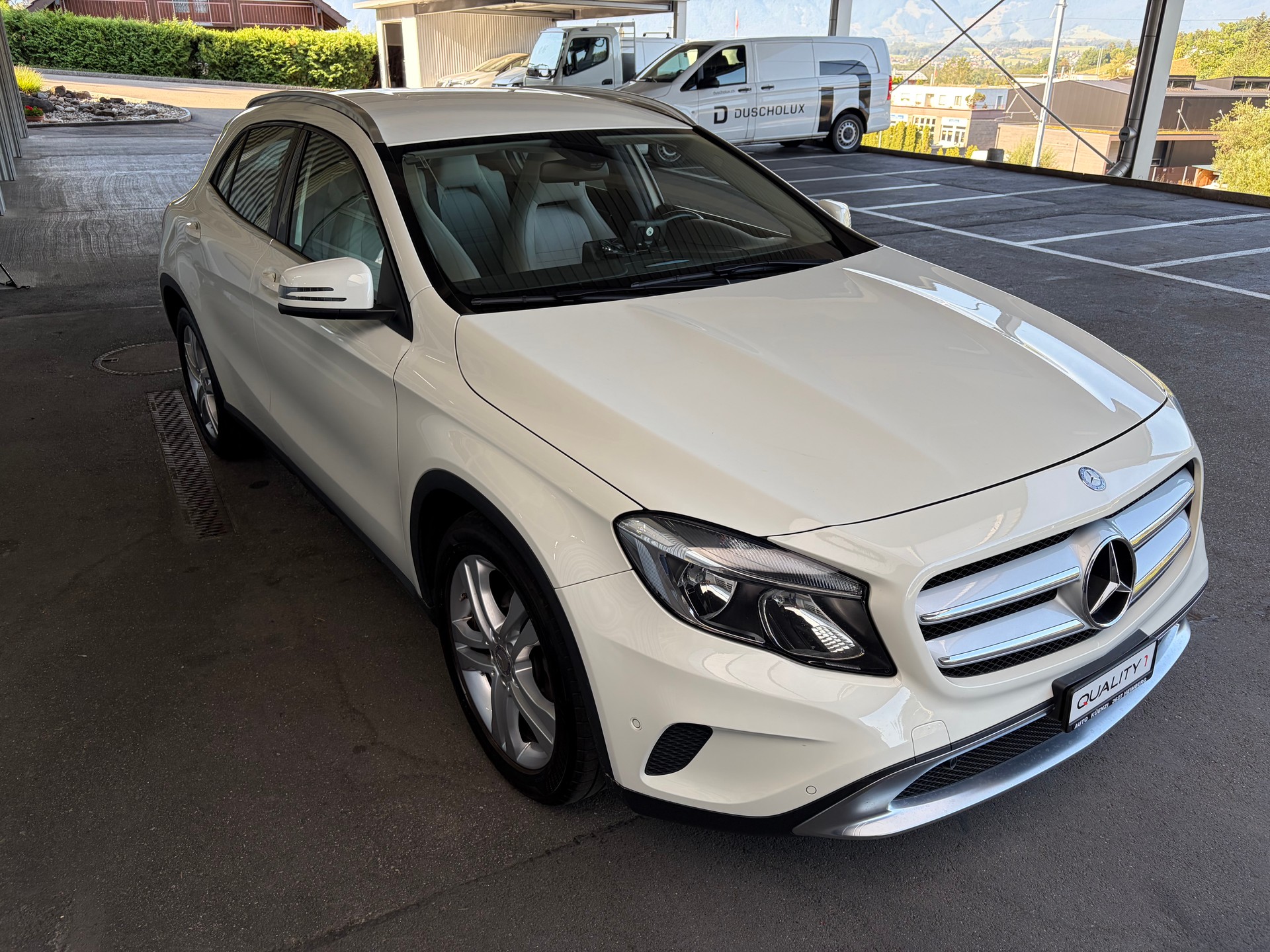 MERCEDES-BENZ GLA 200 Style-showroom-element-1