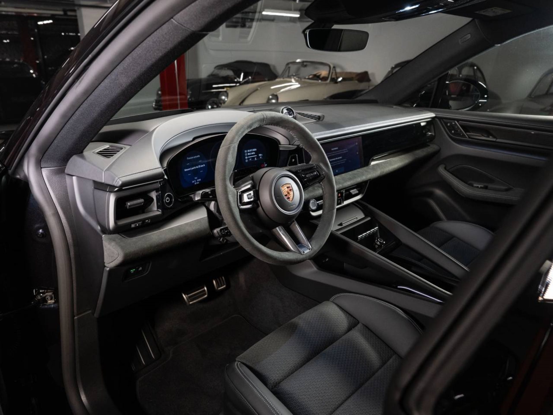 PORSCHE Macan GTS-showroom-element-3