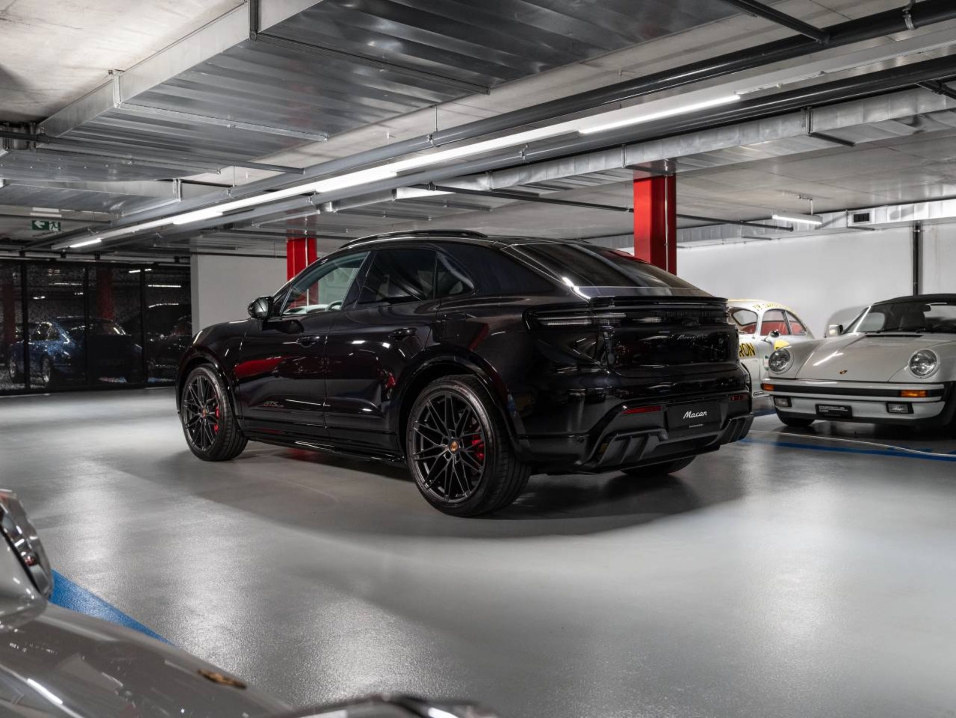 PORSCHE Macan GTS-showroom-element-2