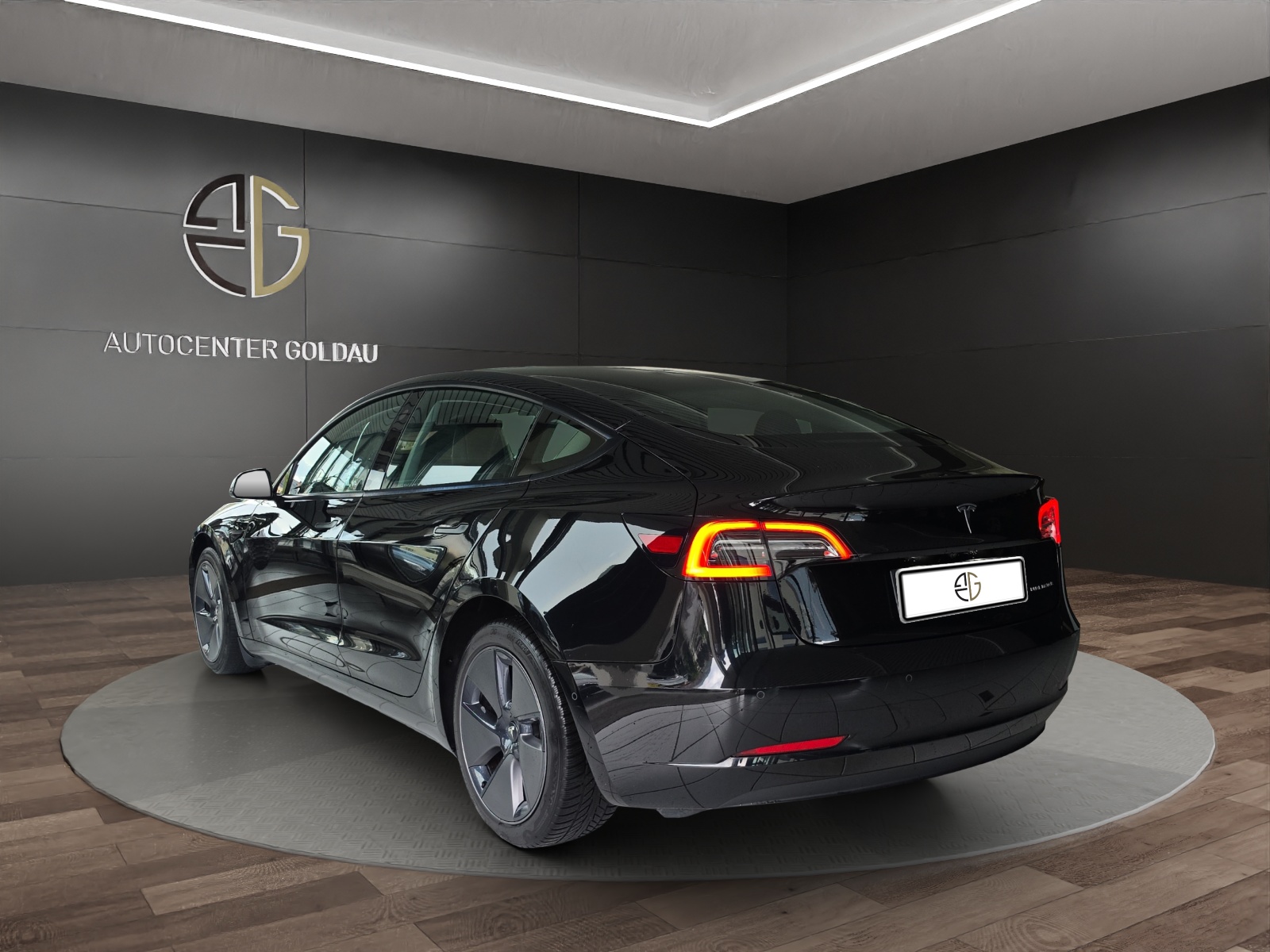 TESLA Model 3 Long Range Dual Motor AWD-showroom-element-1