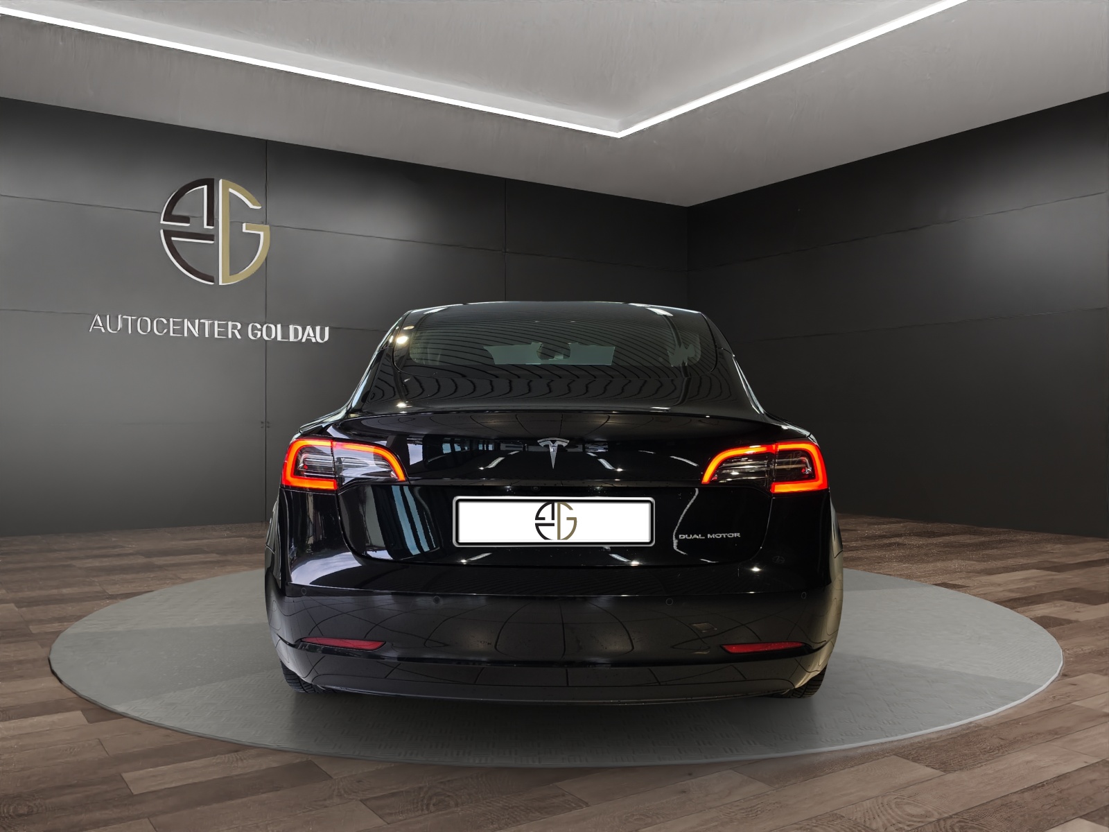 TESLA Model 3 Long Range Dual Motor AWD-showroom-element-2