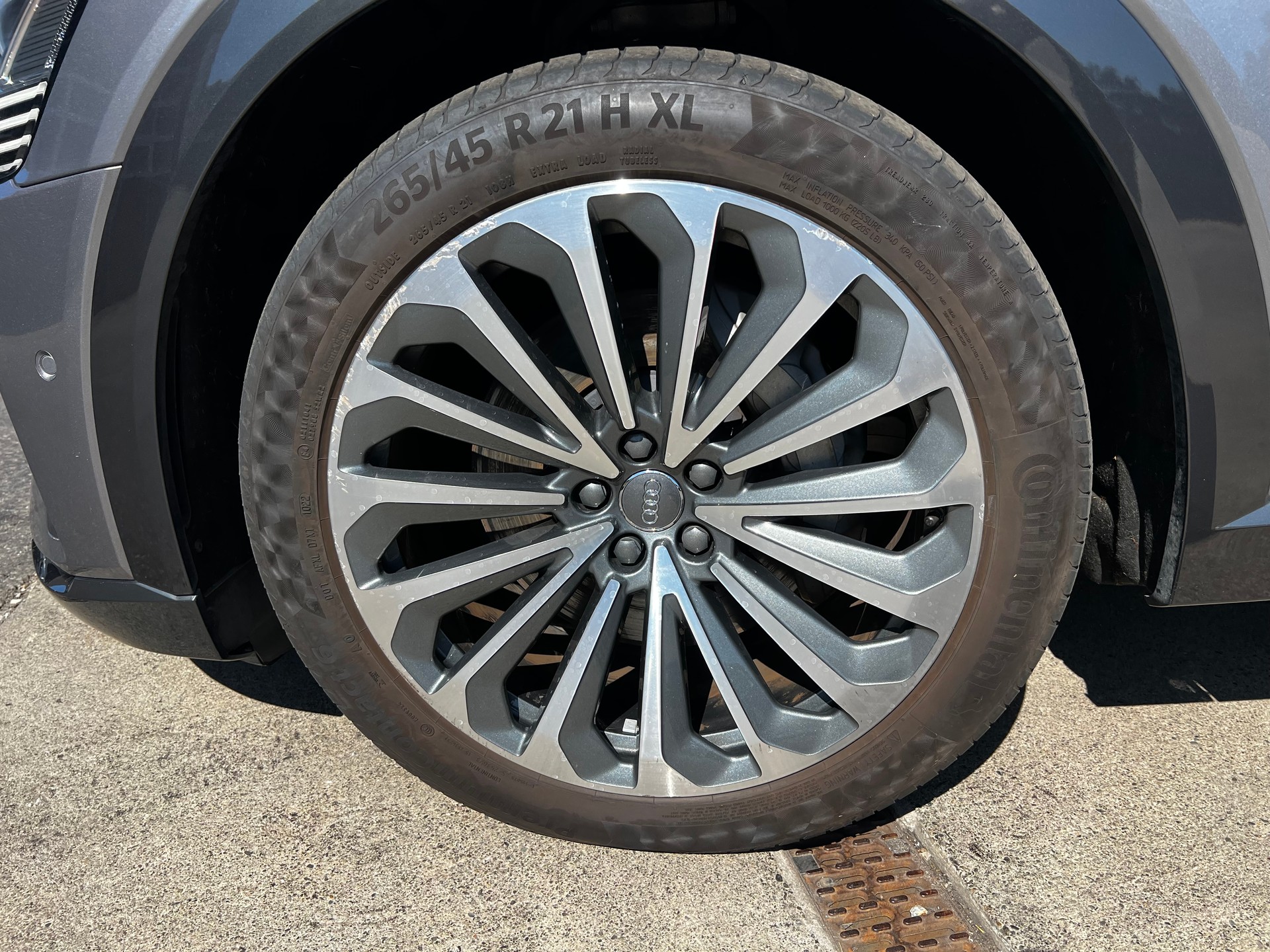 AUDI e-tron 55 quattro // SoH 97.7% // Matrix / Massagesitz / HUD / Pano / ufm.-image-28