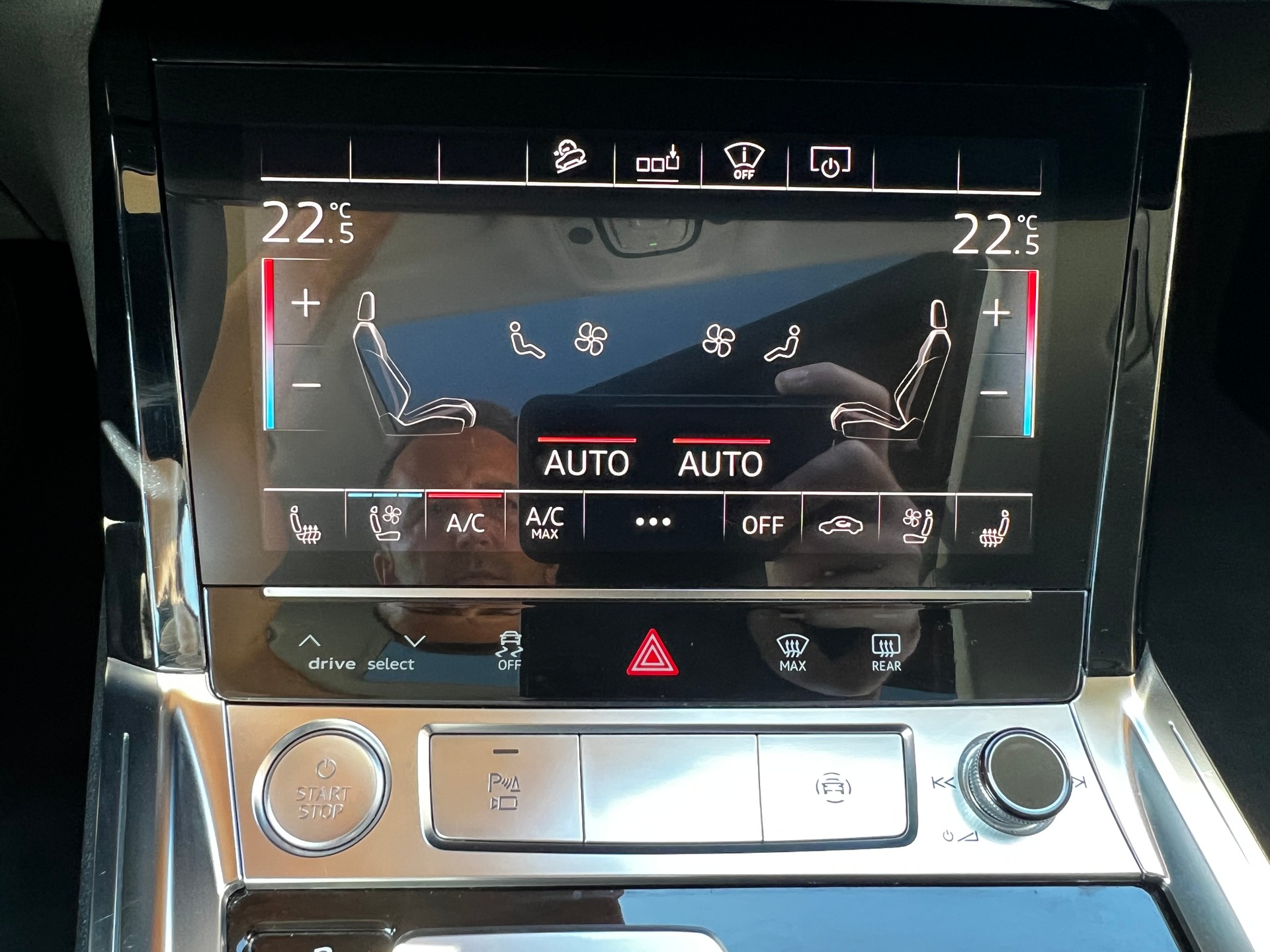 AUDI e-tron 55 quattro // SoH 97.7% // Matrix / Massagesitz / HUD / Pano / ufm.-image-25