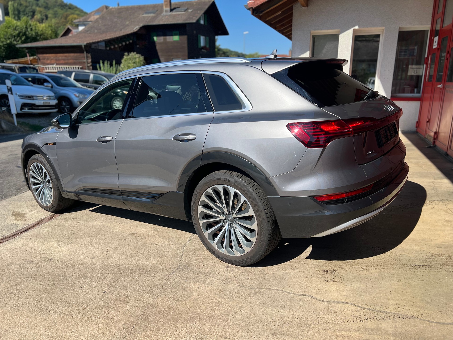 AUDI e-tron 55 quattro // SoH 97.7% // Matrix / Massagesitz / HUD / Pano / ufm.-showroom-element-3