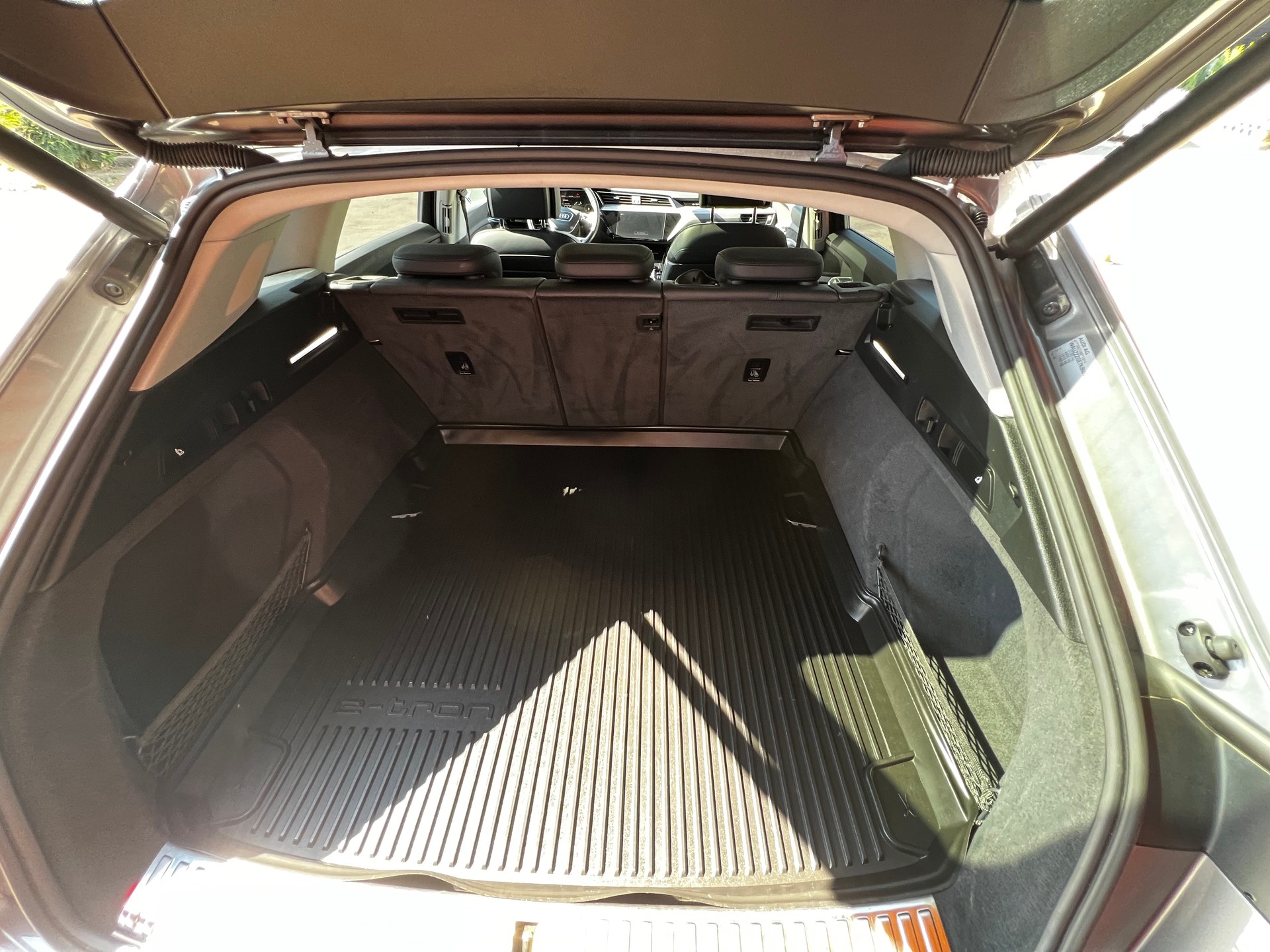 AUDI e-tron 55 quattro // SoH 97.7% // Matrix / Massagesitz / HUD / Pano / ufm.-image-13