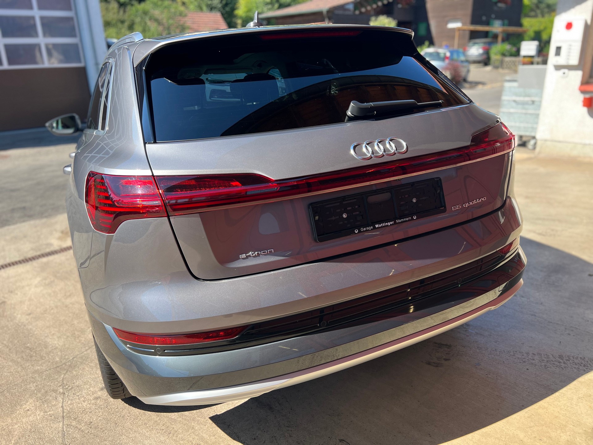 AUDI e-tron 55 quattro // SoH 97.7% // Matrix / Massagesitz / HUD / Pano / ufm.-image-4