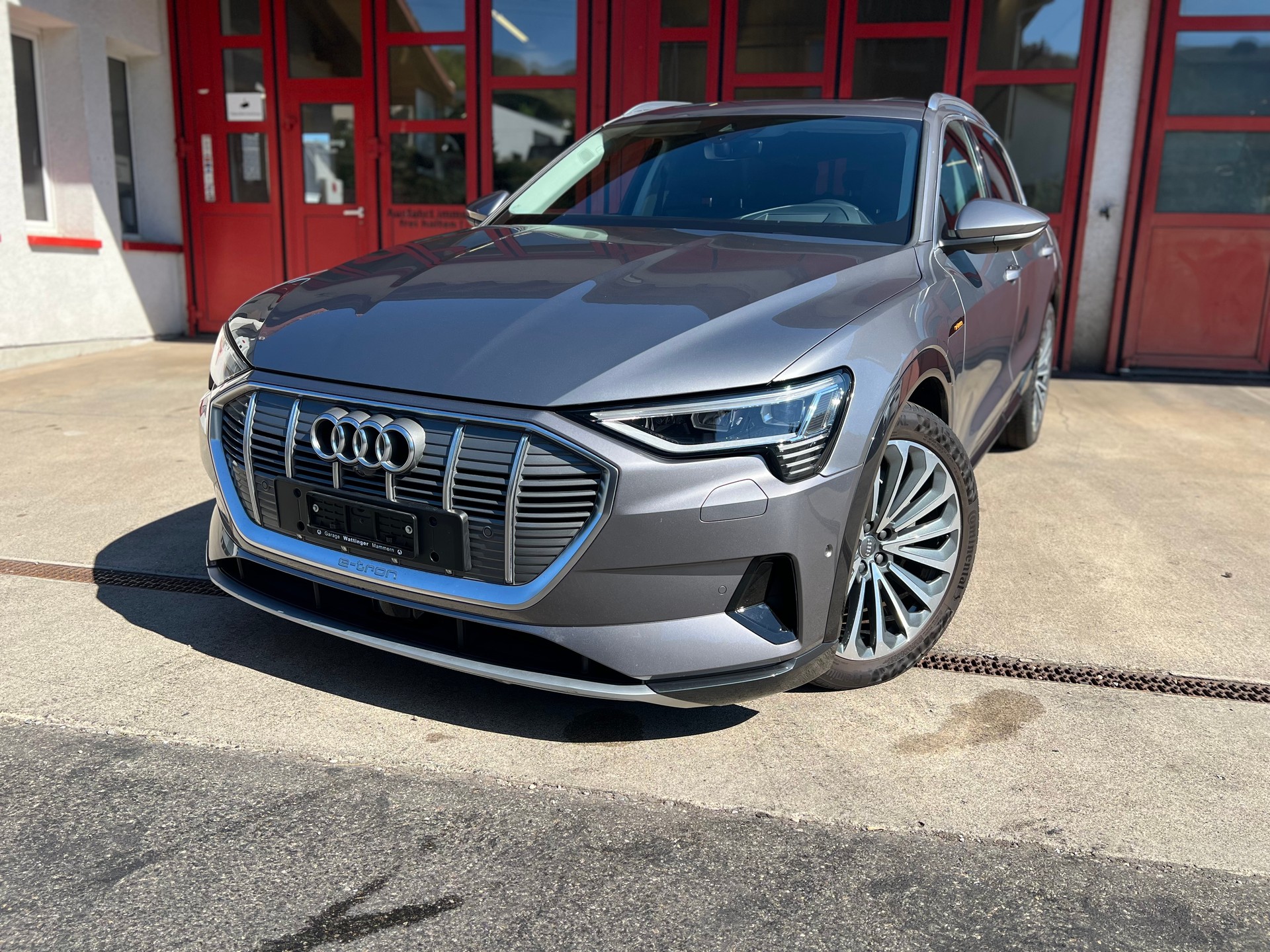 AUDI e-tron 55 quattro // SoH 97.7% // Matrix / Massagesitz / HUD / Pano / ufm.