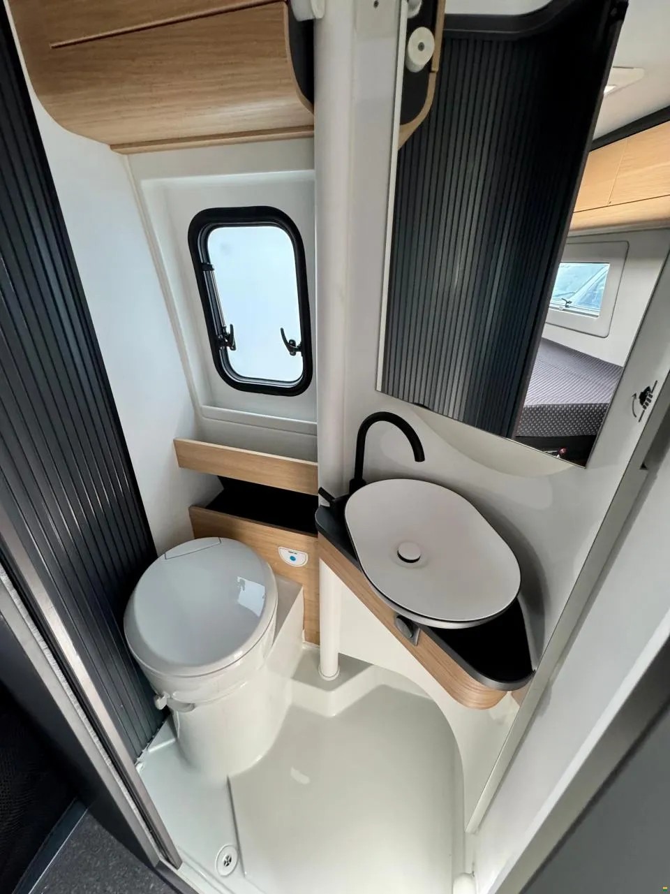ADRIA Twin Max 680 SGX-image-10