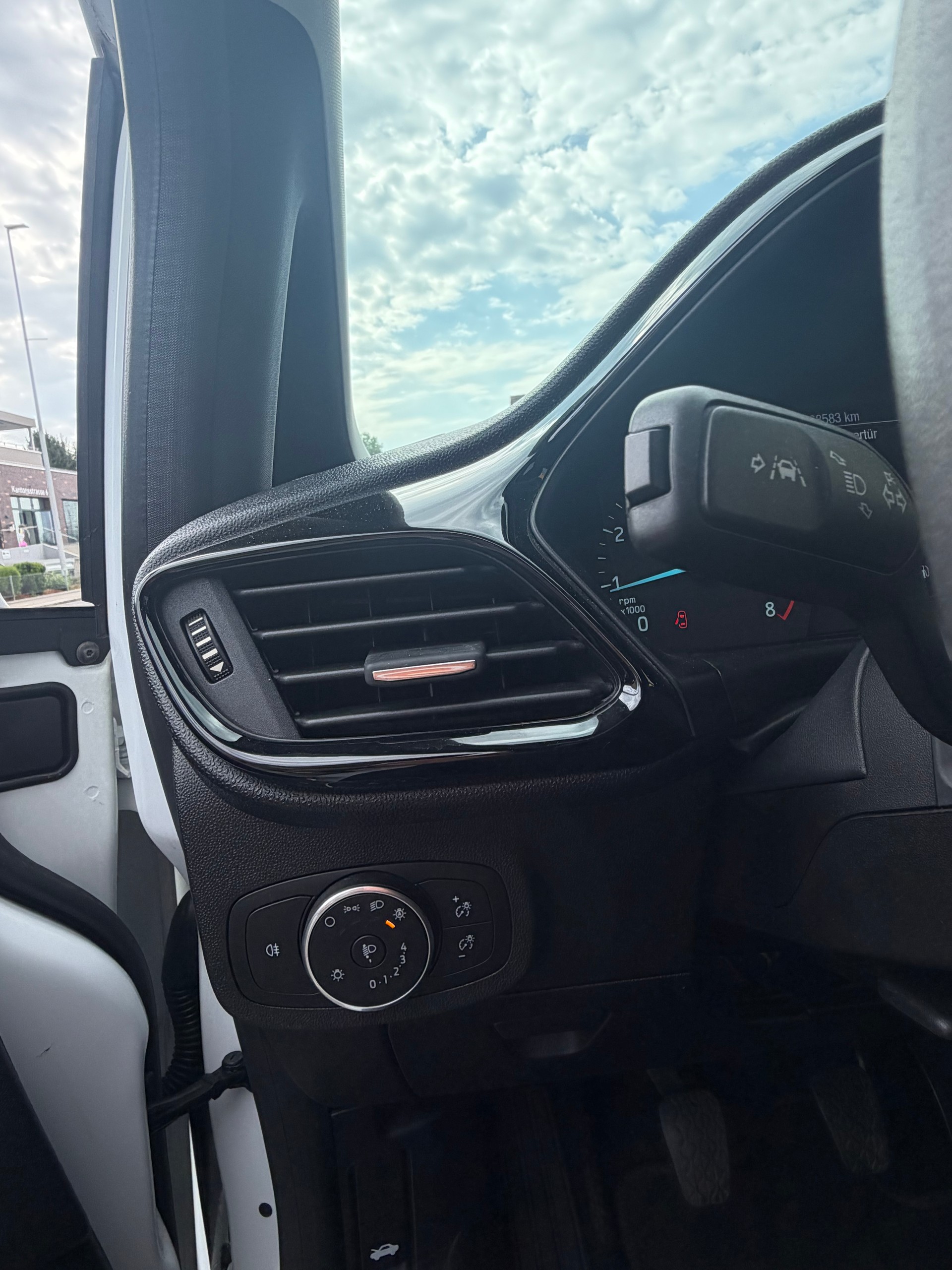 FORD Fiesta 1.0 SCTi Trend-image-8