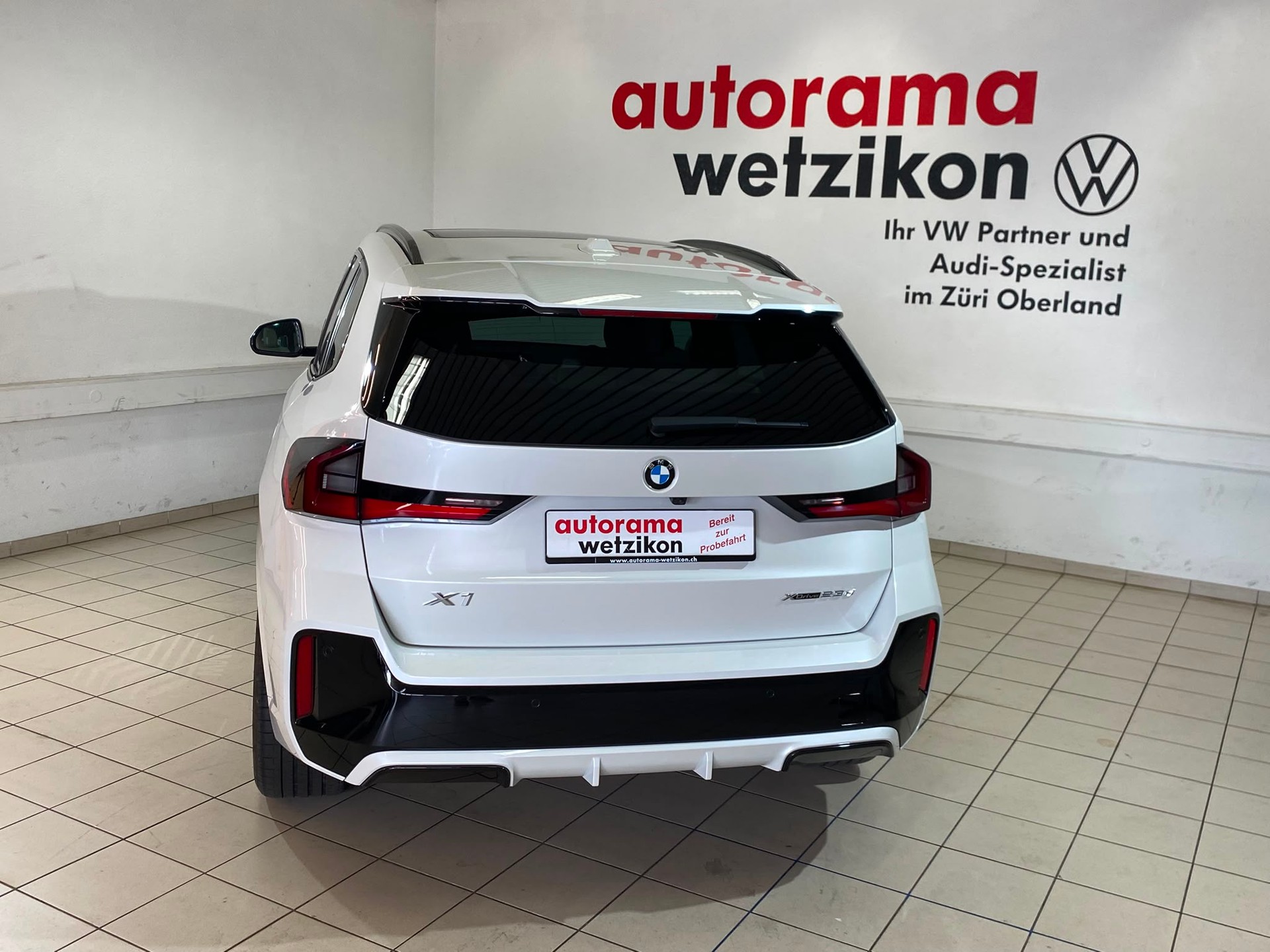 BMW X1 xDrive 23d 48V M Sport-showroom-element-3