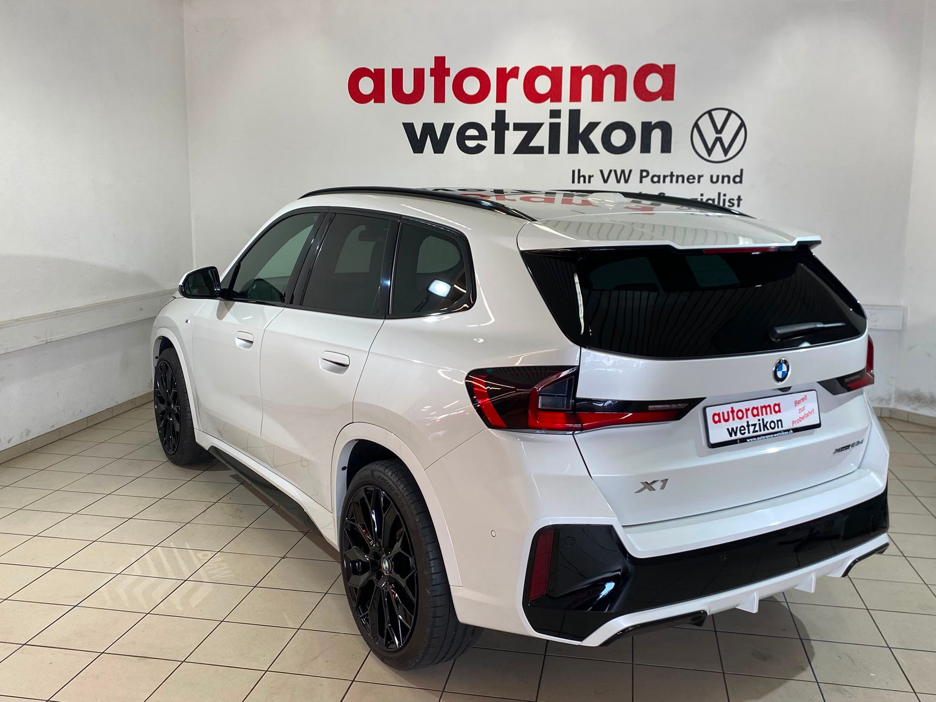 BMW X1 xDrive 23d 48V M Sport-showroom-element-2