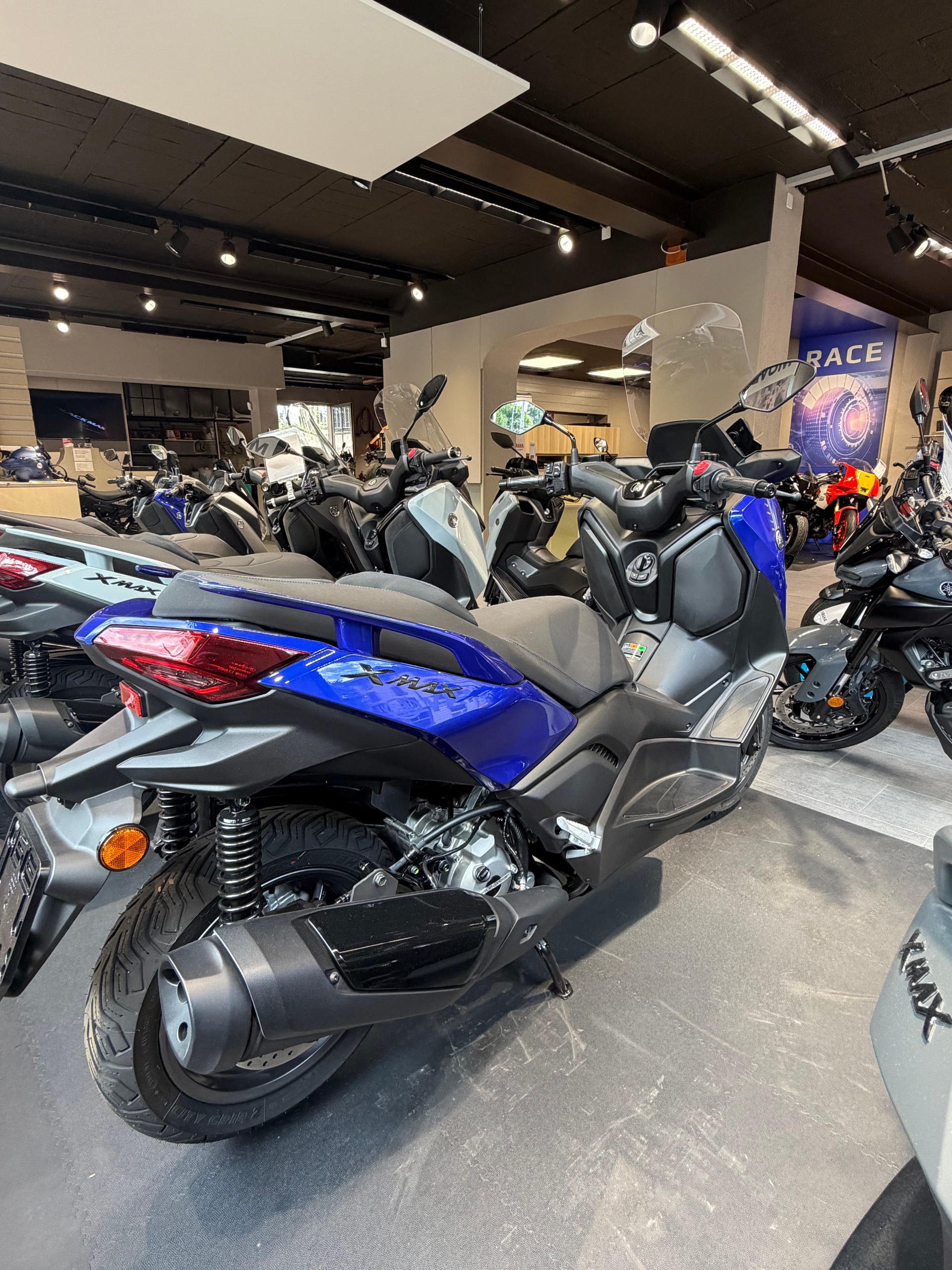 YAMAHA X-Max 300-image-1