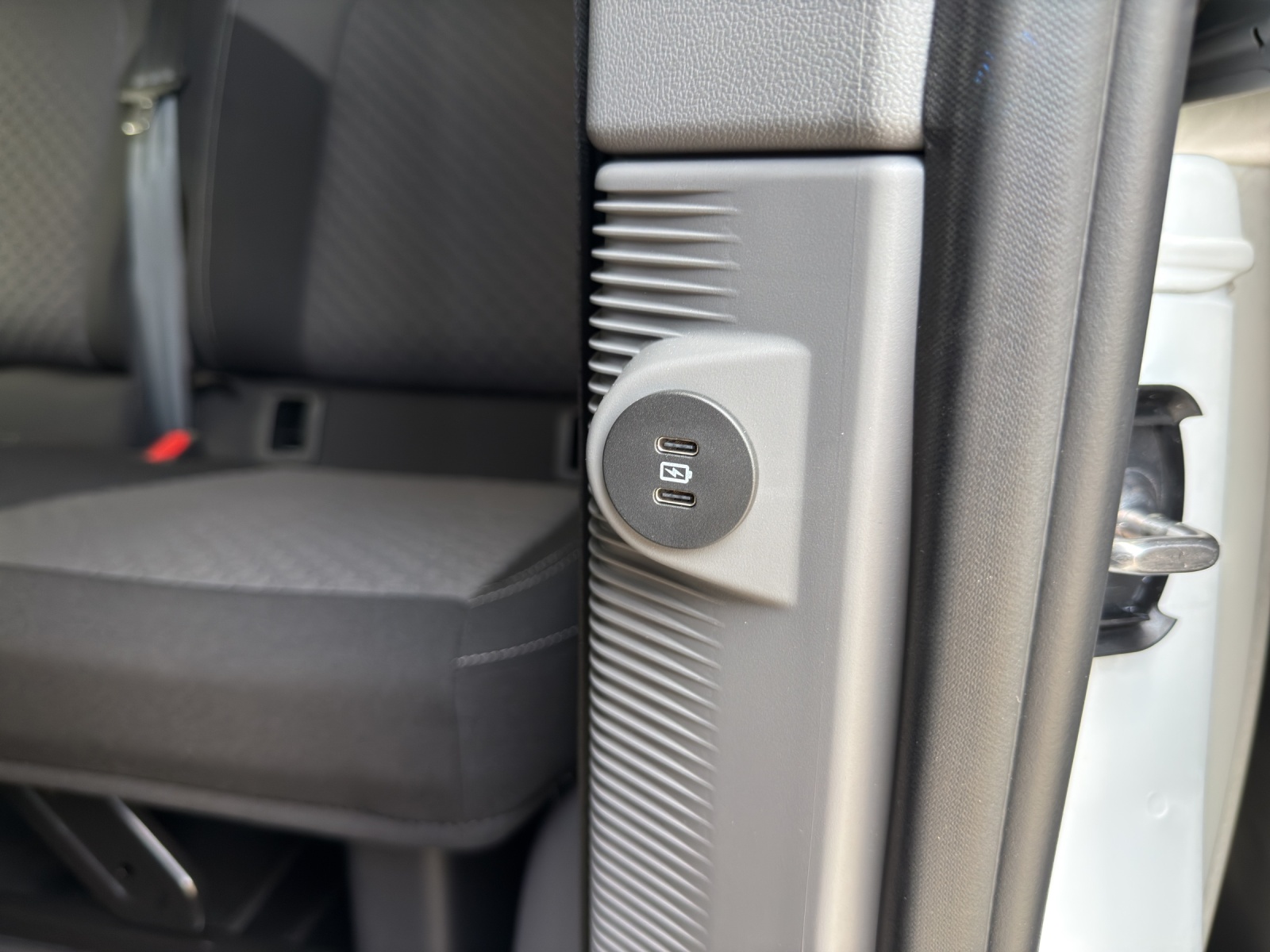VW Caravelle 2.5TSI eHYBRID 16,5 kWh Life Aut.8-image-16