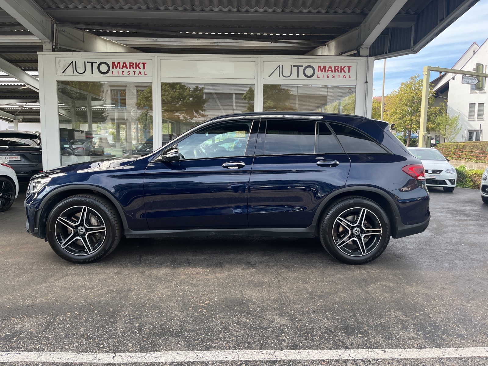 MERCEDES-BENZ GLC 300 AMG Line 4Matic 9G-Tronic-showroom-element-1