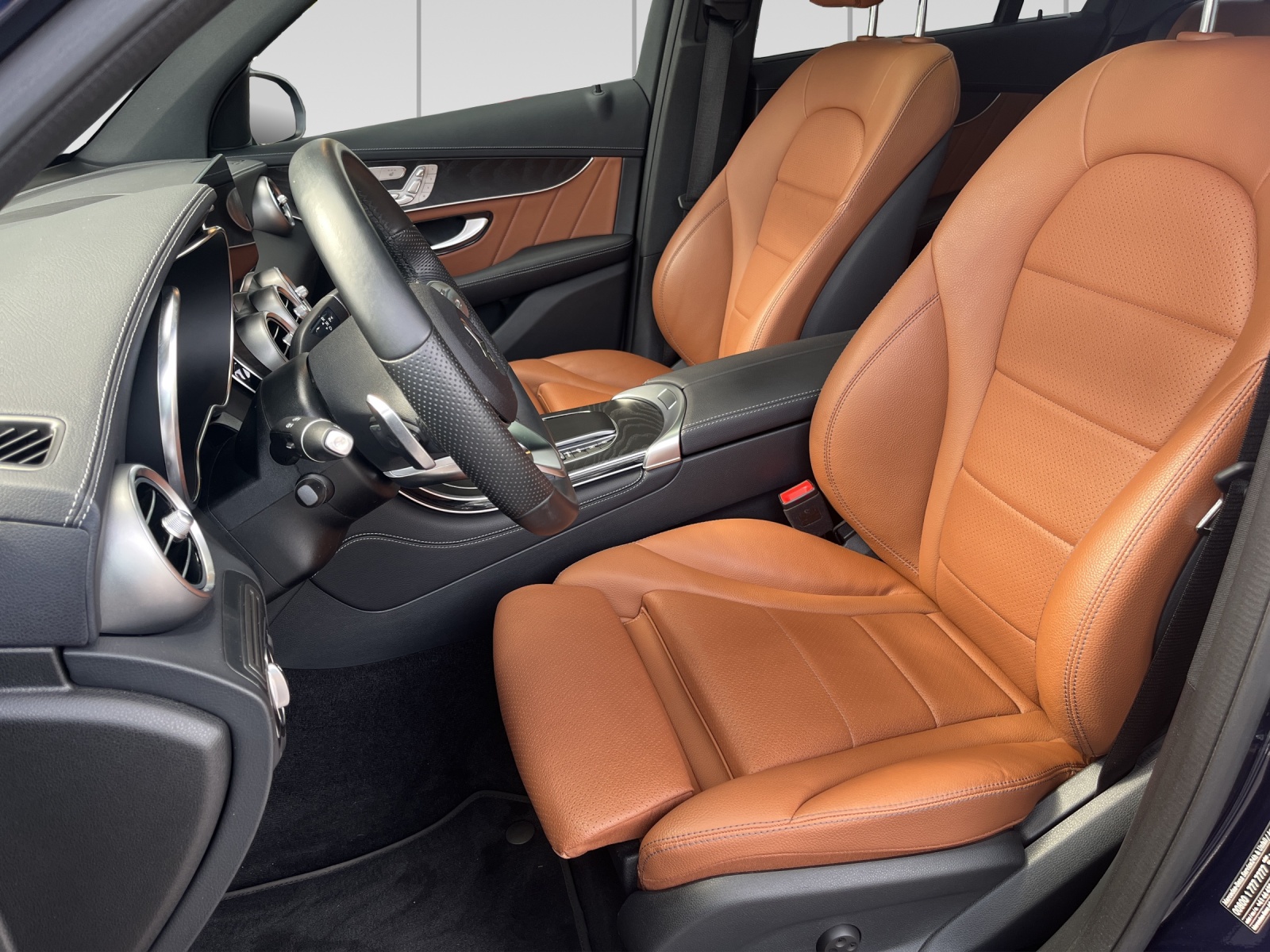 MERCEDES-BENZ GLC 300 AMG Line 4Matic 9G-Tronic-image-6