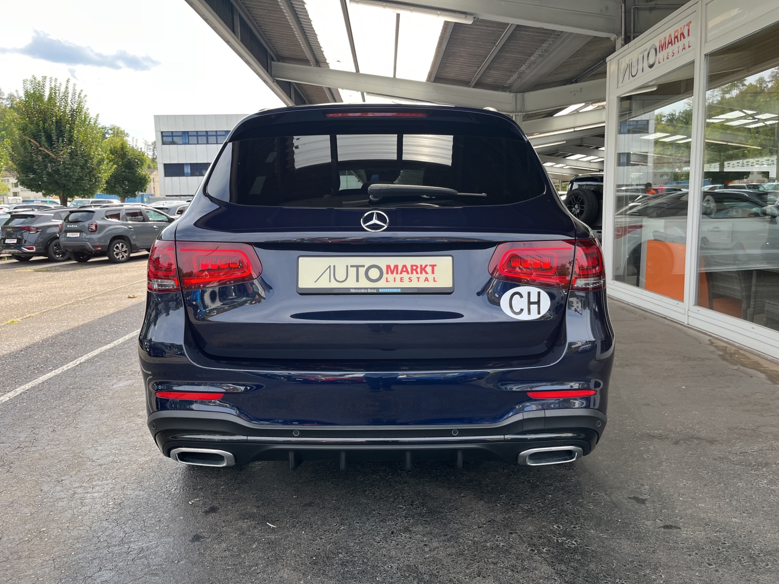 MERCEDES-BENZ GLC 300 AMG Line 4Matic 9G-Tronic-showroom-element-3